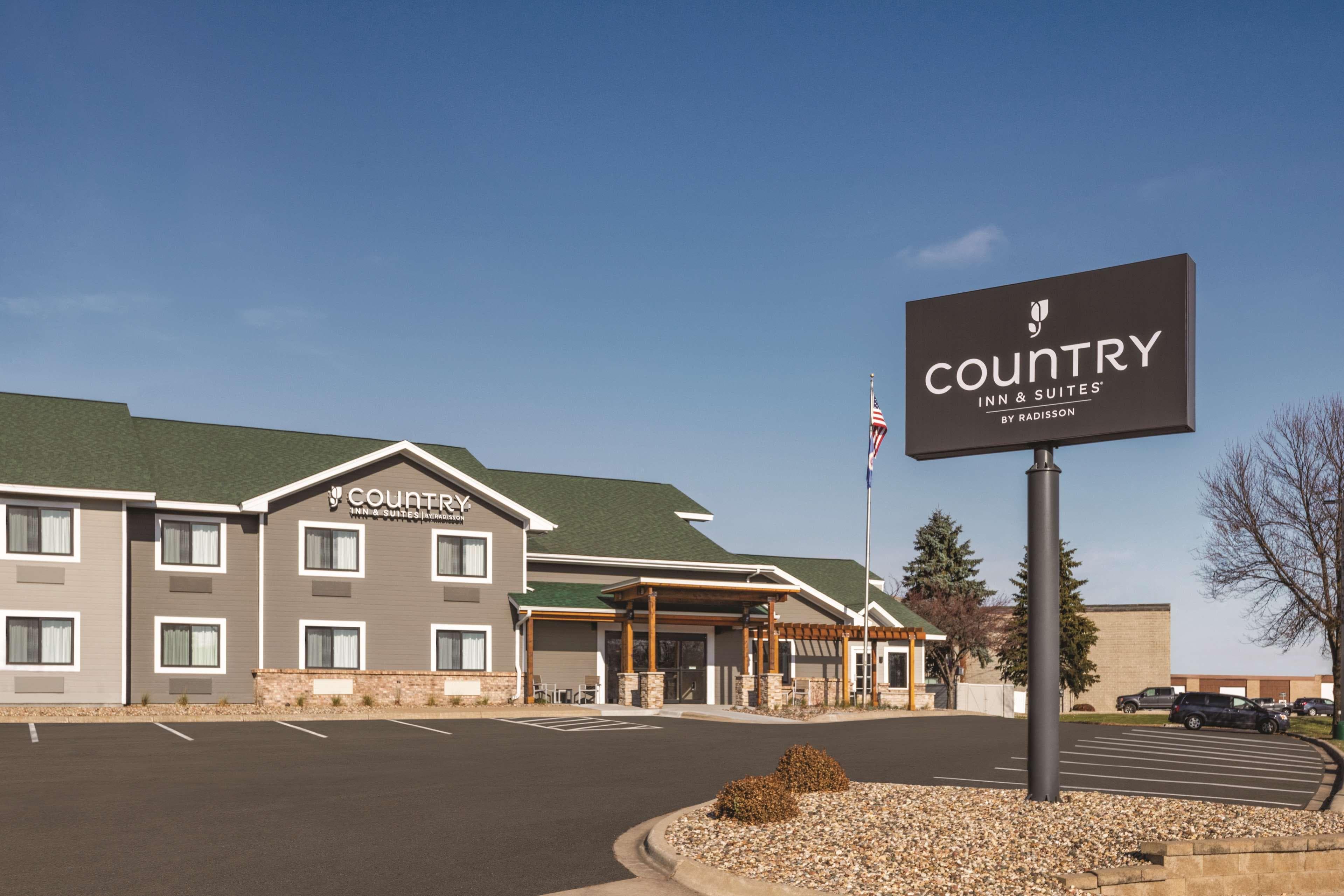 Country Inn & Suites by Radisson, Northfield, MN - Image 1