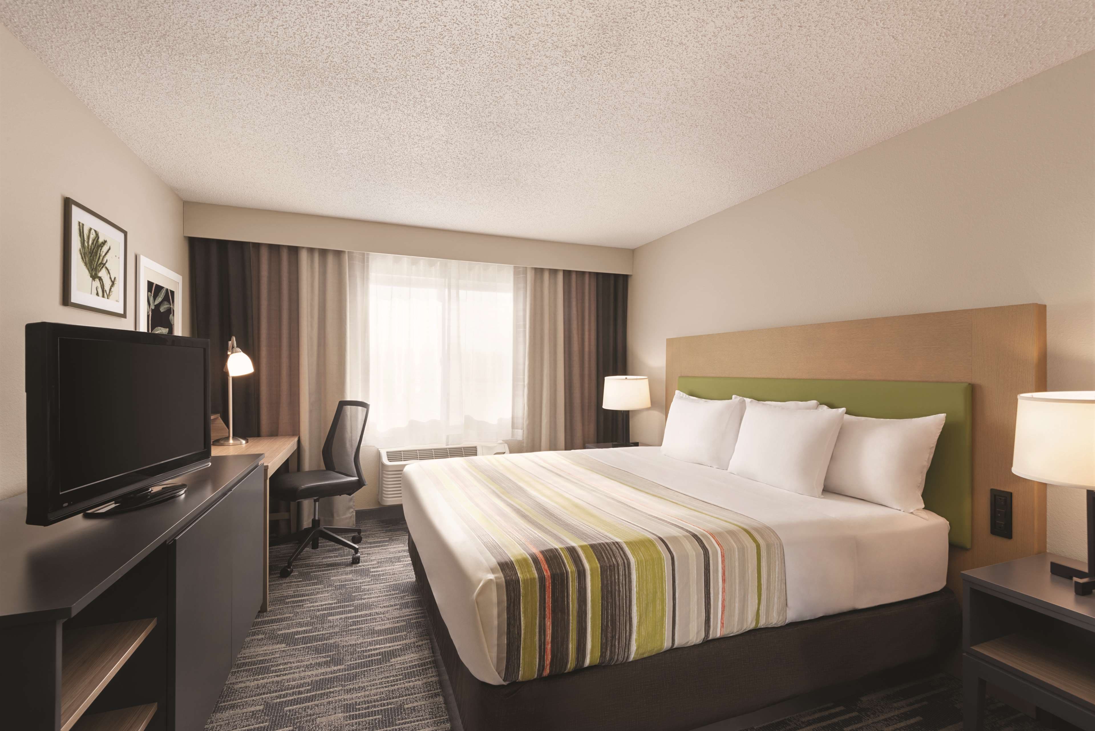 Country Inn & Suites by Radisson, Northfield, MN - Image 2