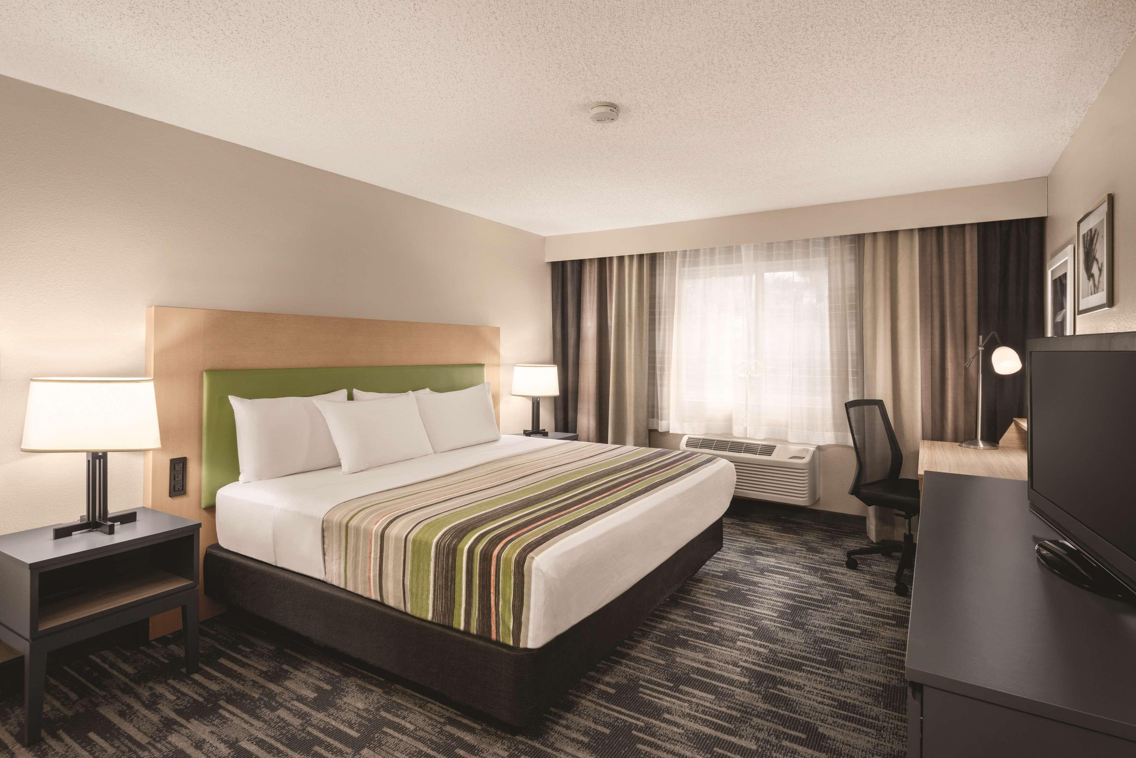 Country Inn & Suites by Radisson, Northfield, MN - Image 3