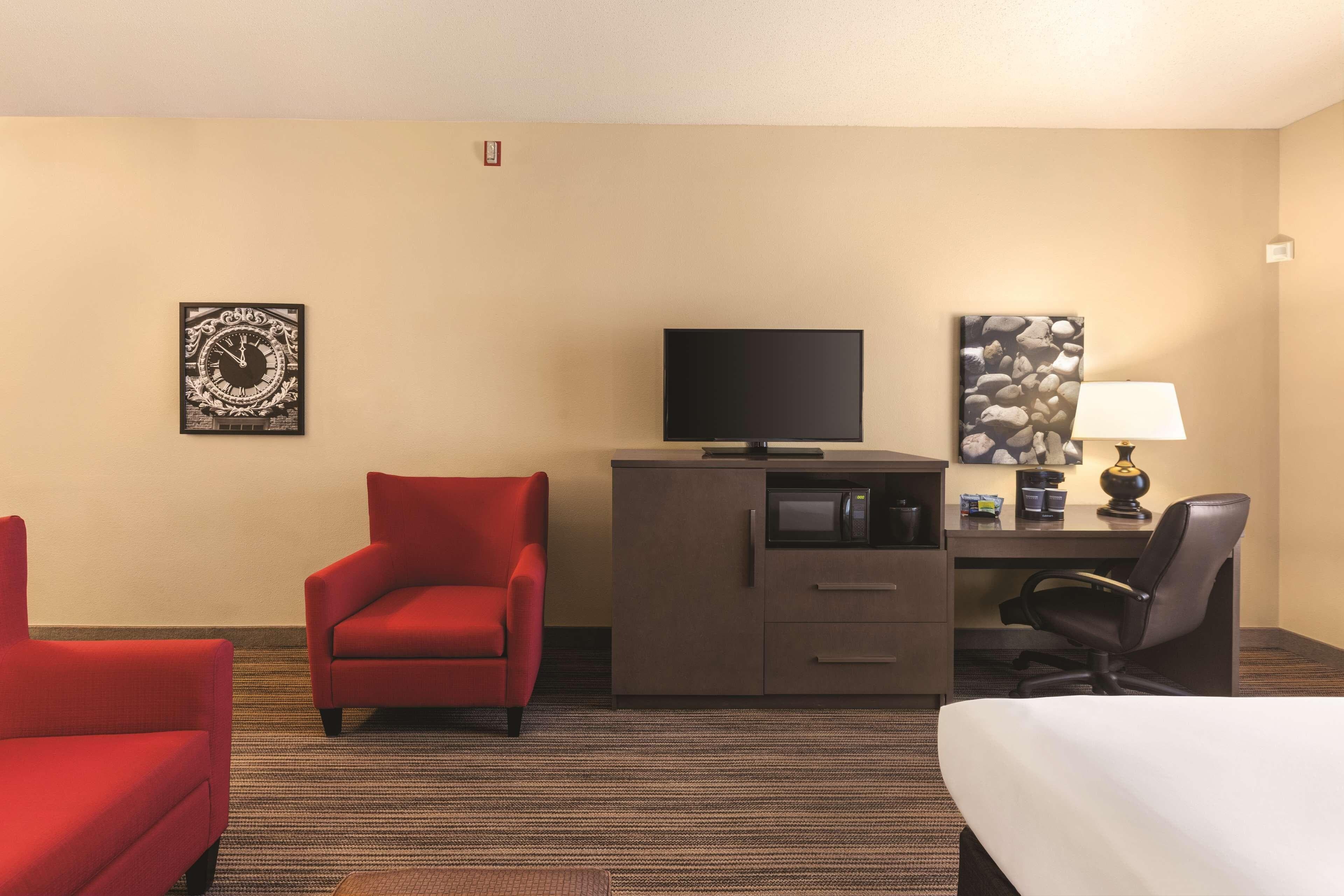 Country Inn & Suites by Radisson, Albert Lea - Austin — 22