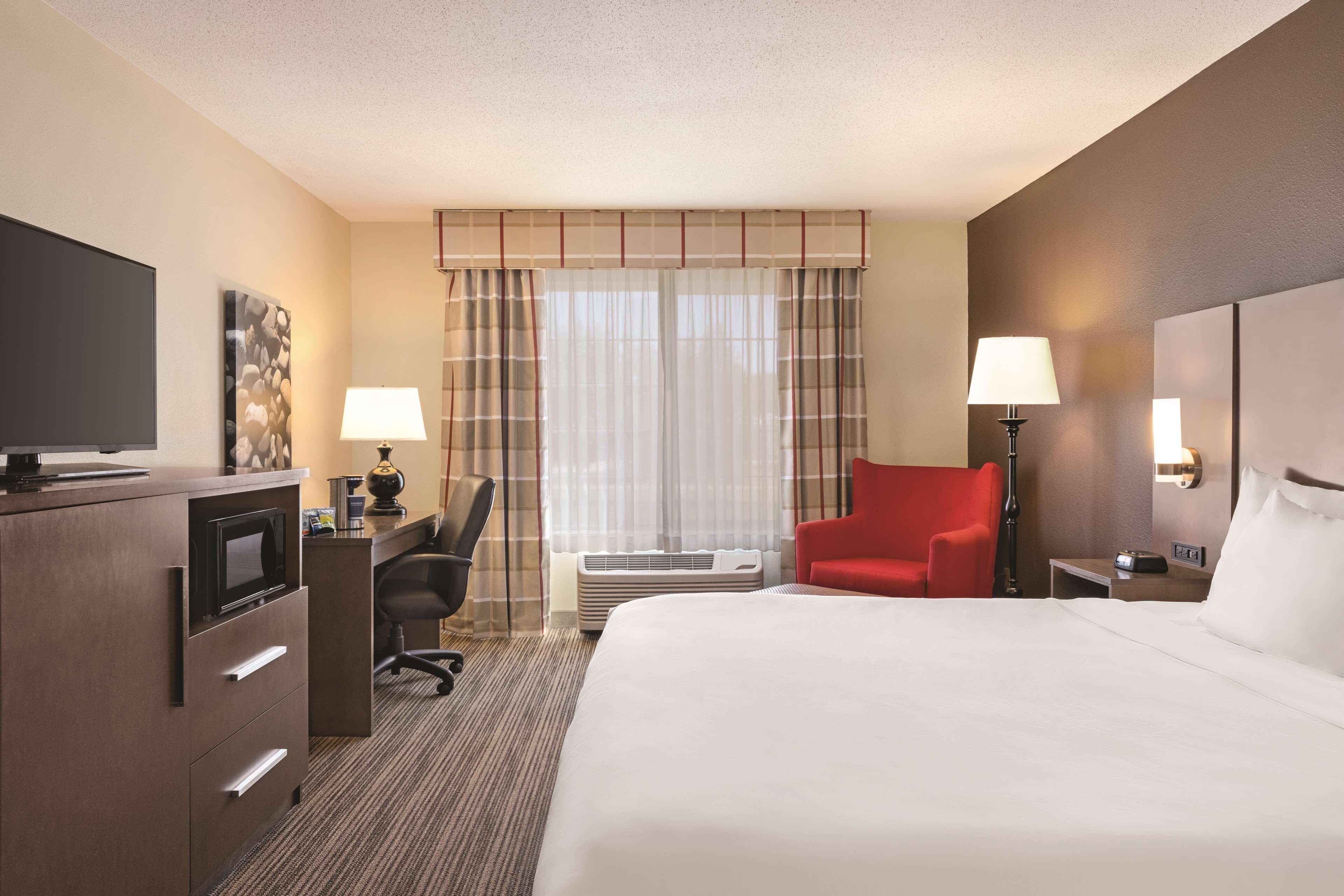 Country Inn & Suites by Radisson, Albert Lea - Austin - Image 5