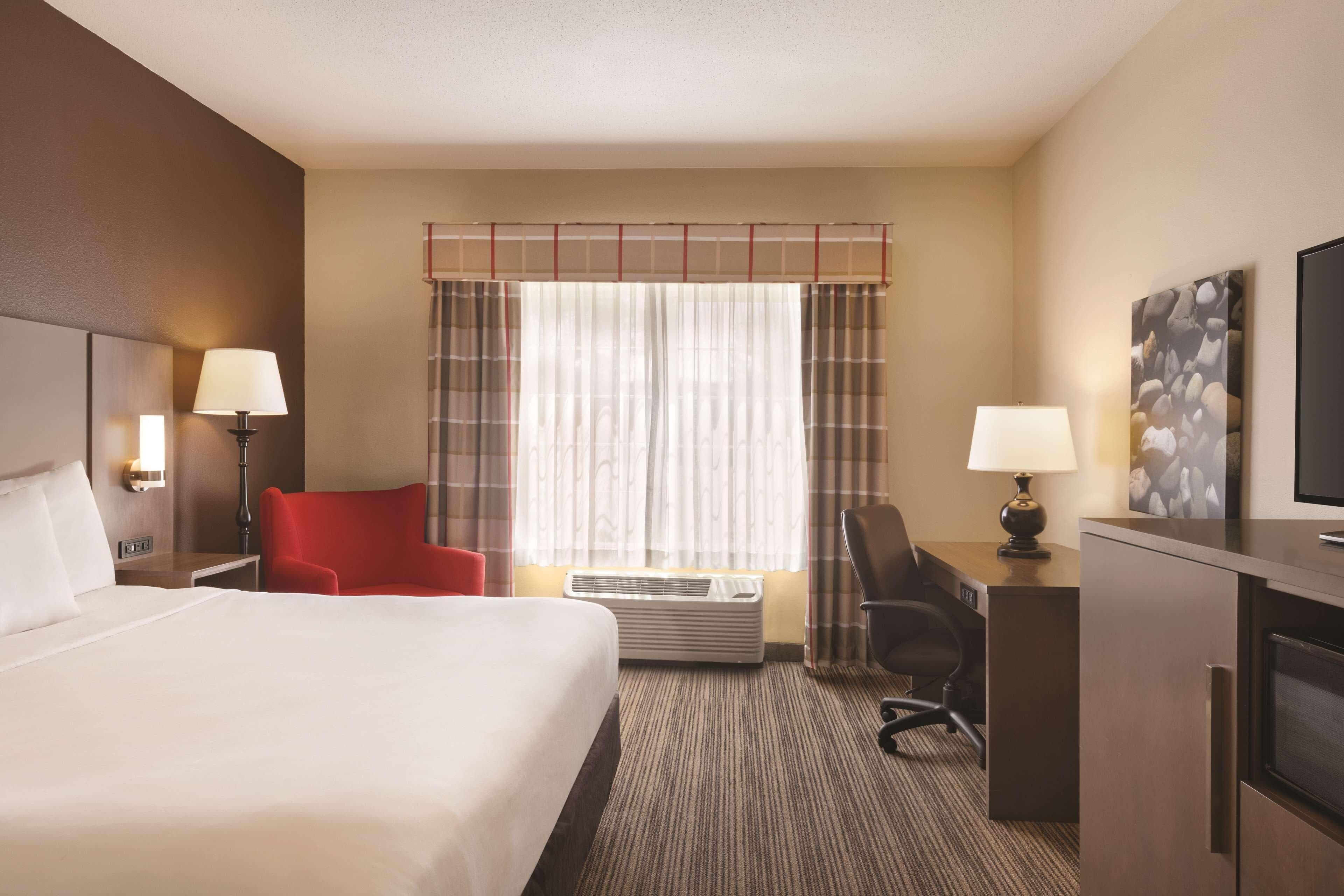 Country Inn & Suites by Radisson, Albert Lea - Austin — 6