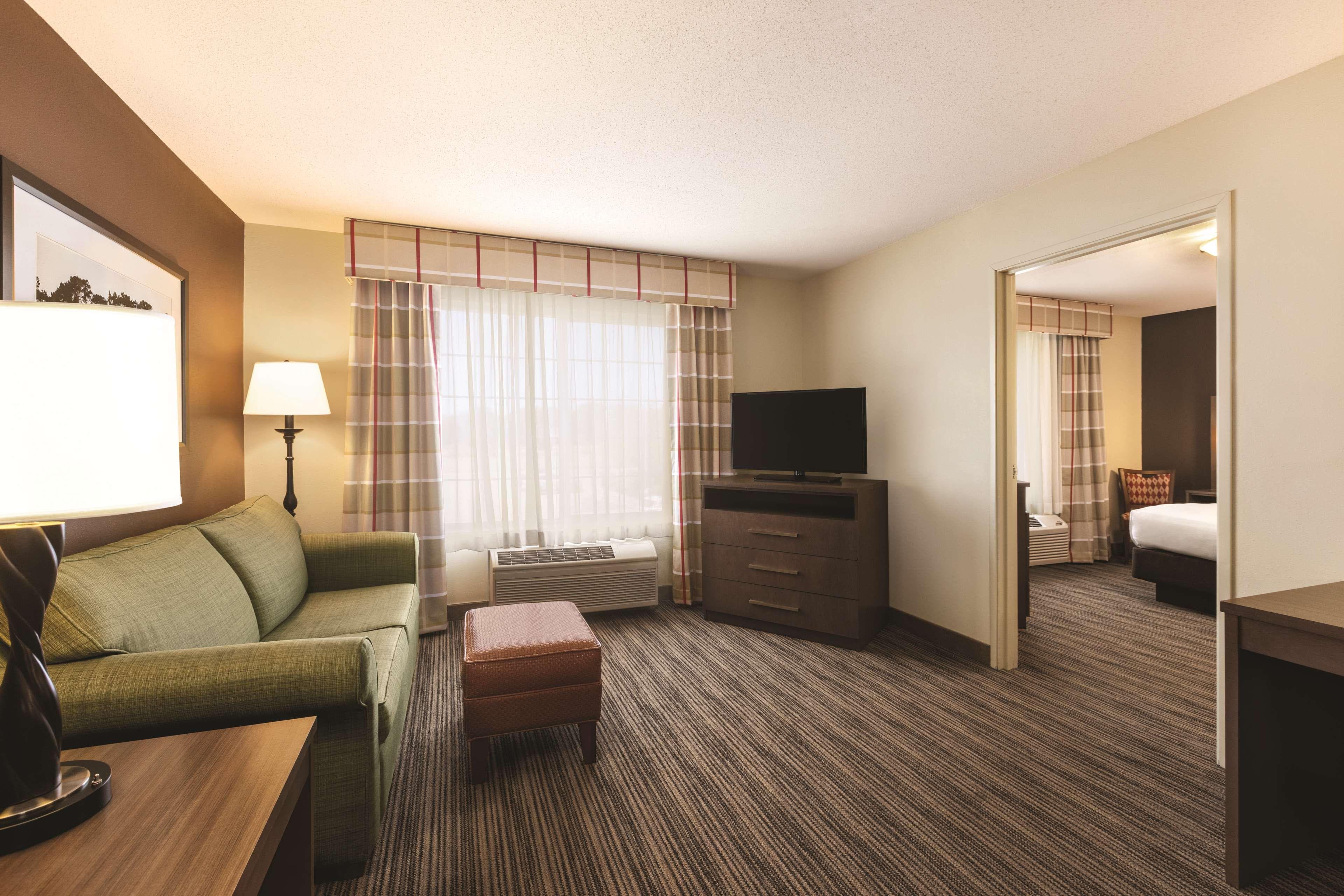 Country Inn & Suites by Radisson, Albert Lea - Austin - Image 2