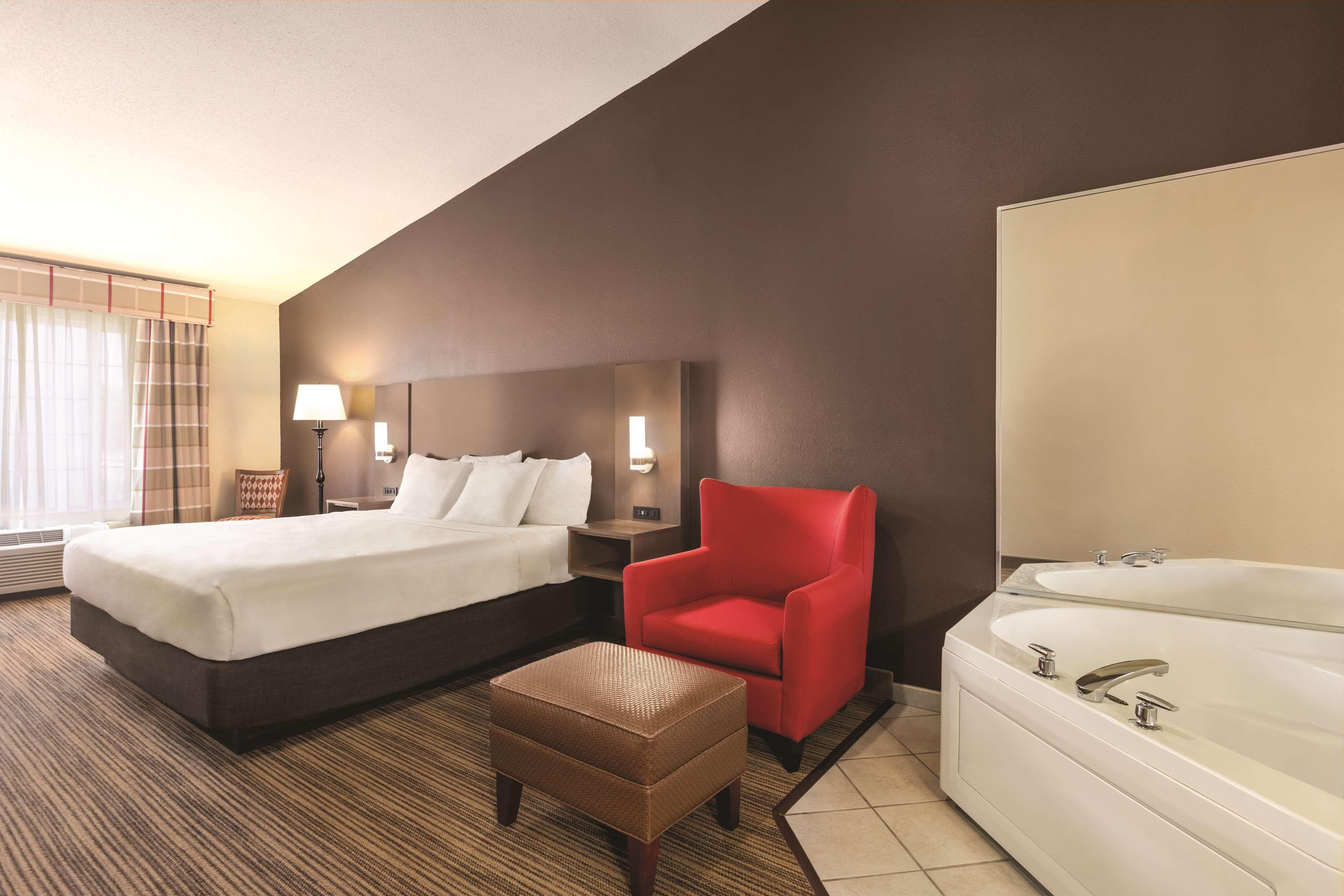 Country Inn & Suites by Radisson, Albert Lea - Austin — 20