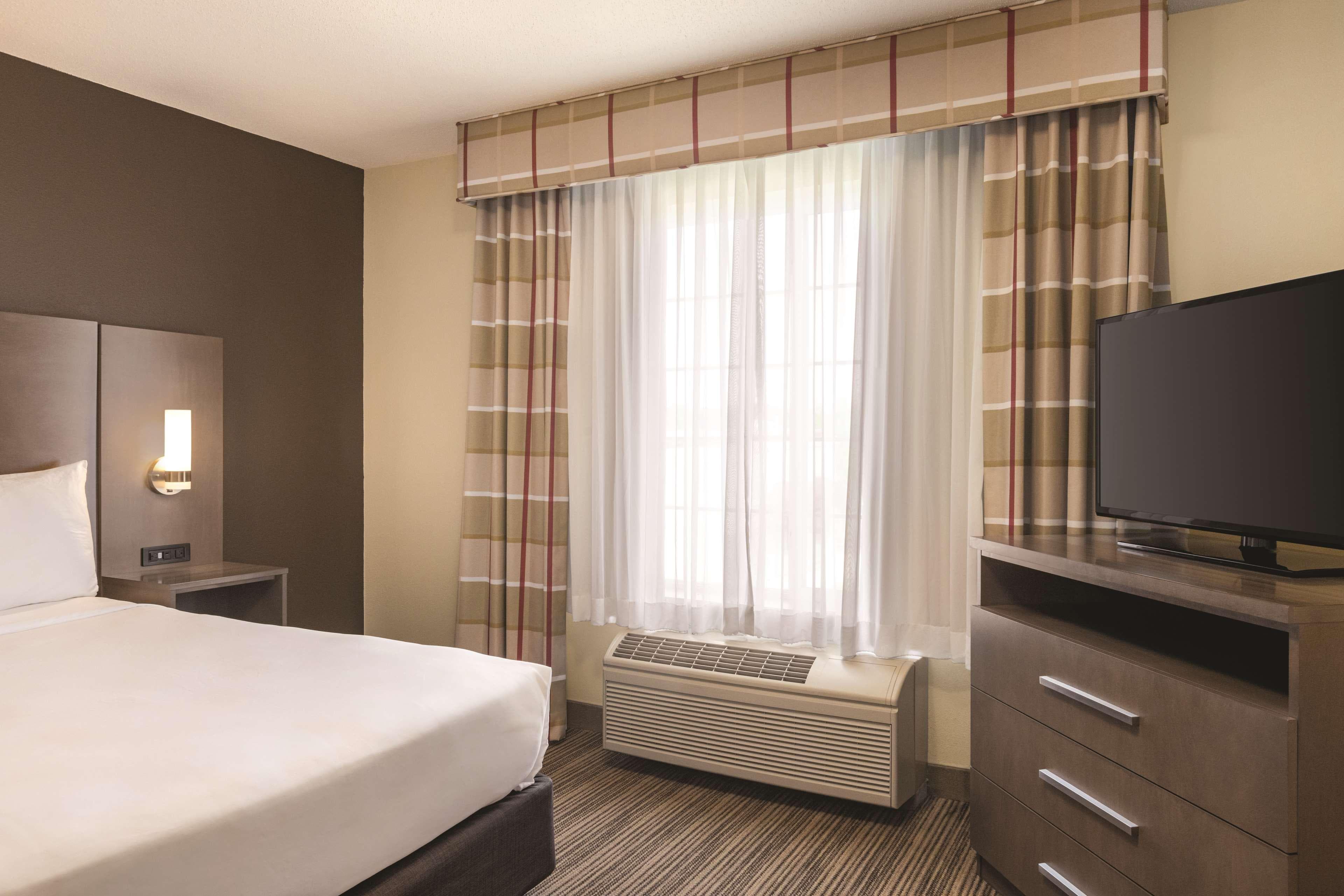 Country Inn & Suites by Radisson, Albert Lea - Austin — 14