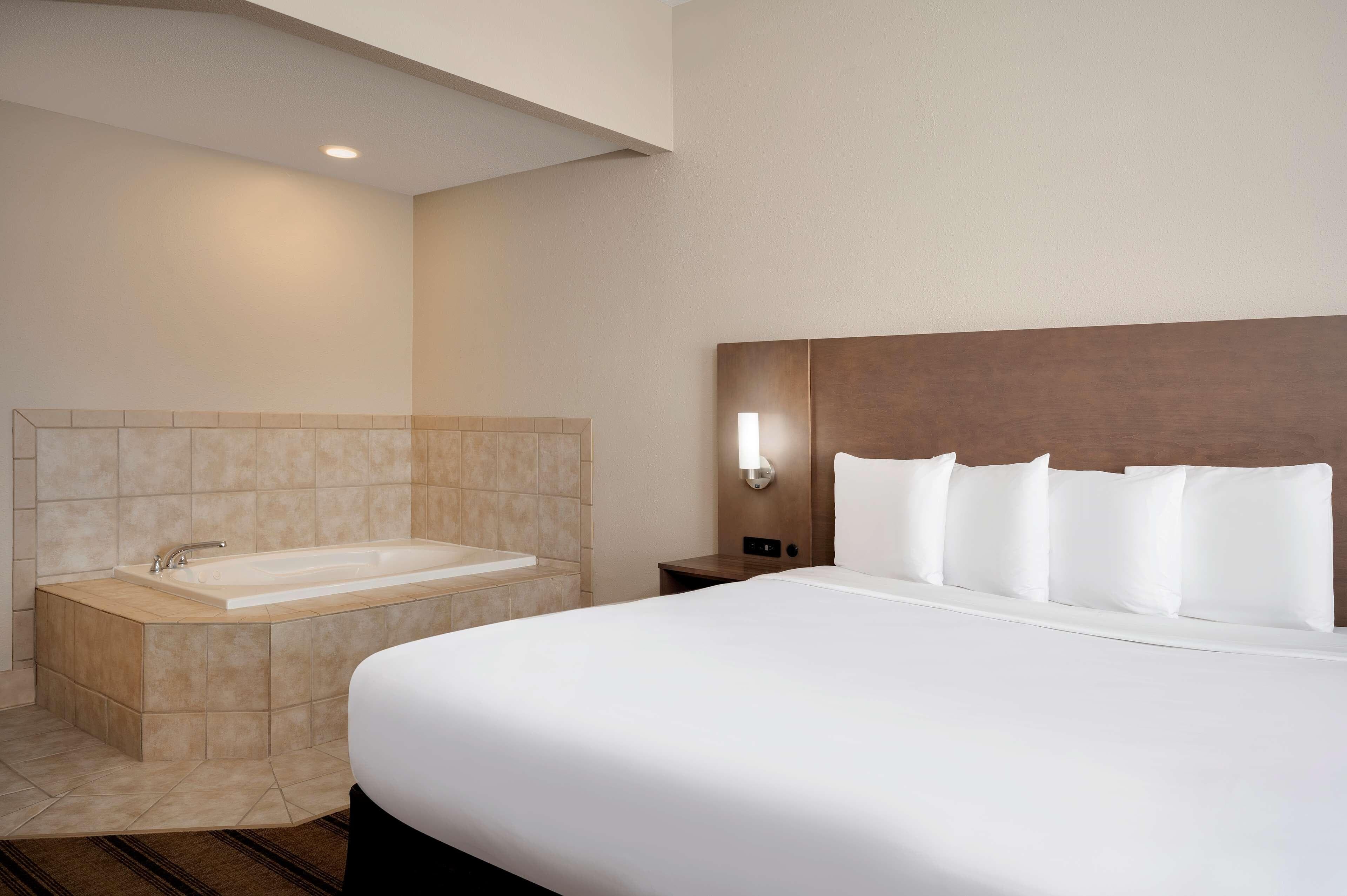 Country Inn & Suites by Radisson Albertville near Outlet Mall — 16