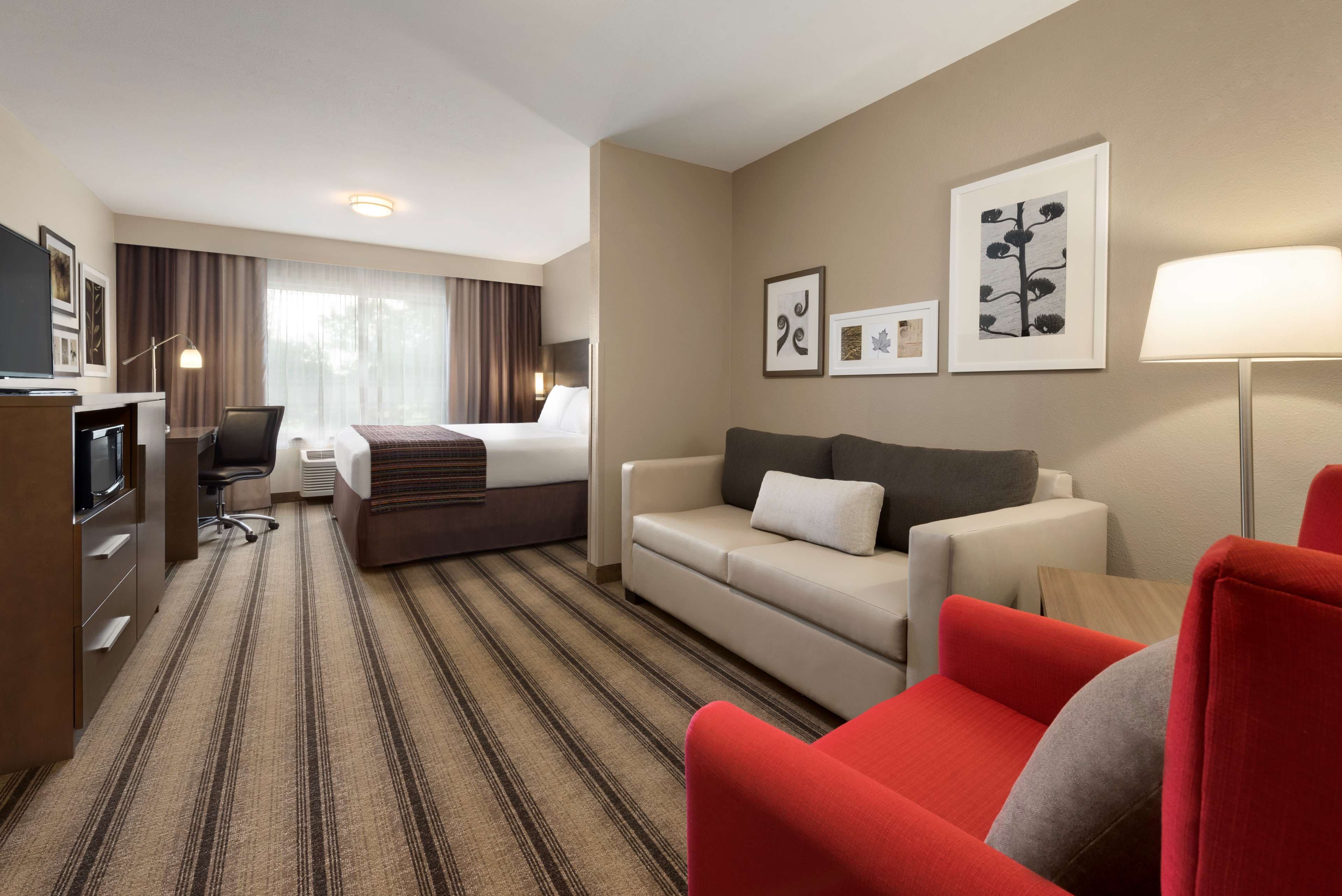 Country Inn & Suites by Radisson, St. Cloud West, MN - Image 1