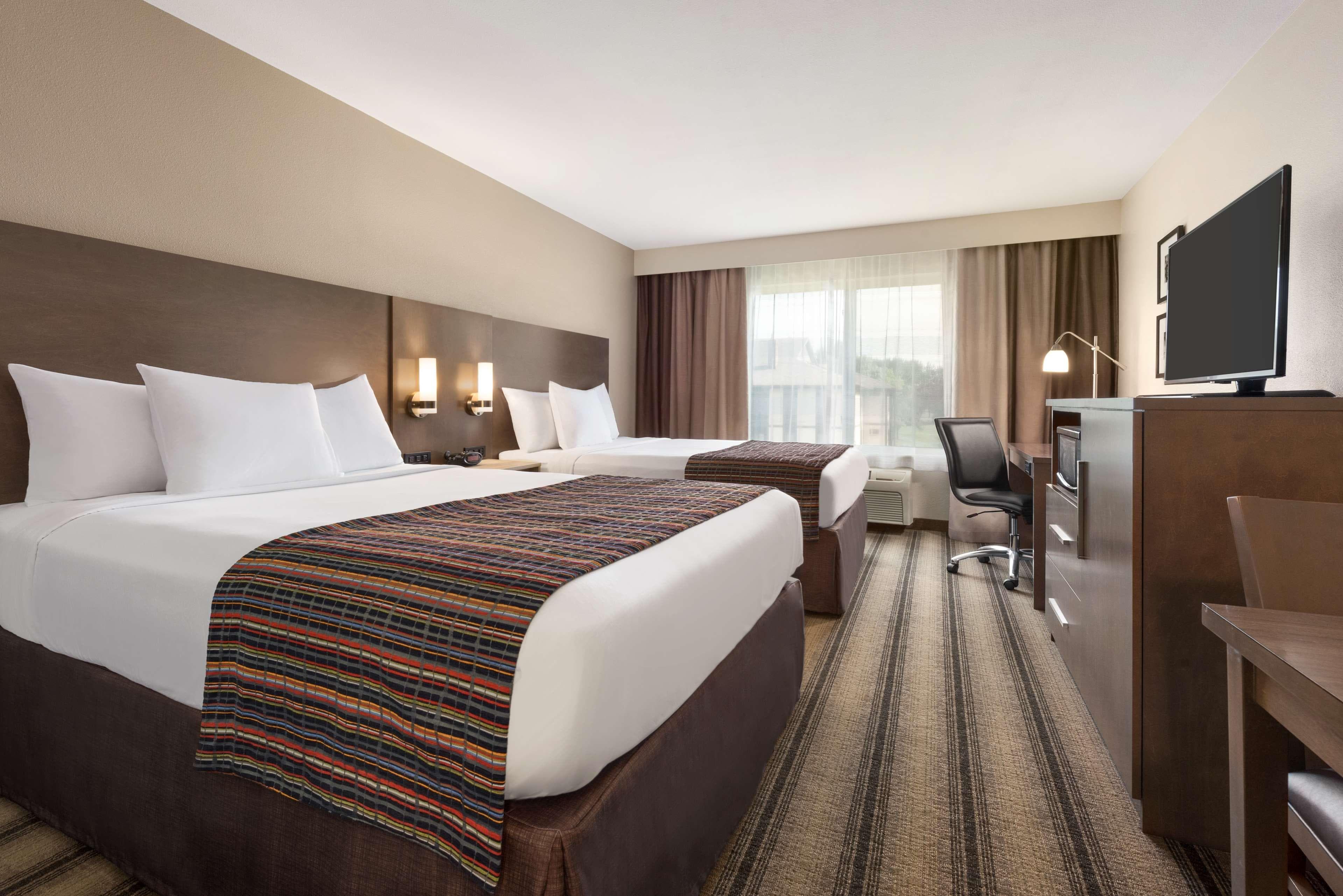 Country Inn & Suites by Radisson, St. Cloud West, MN — 9