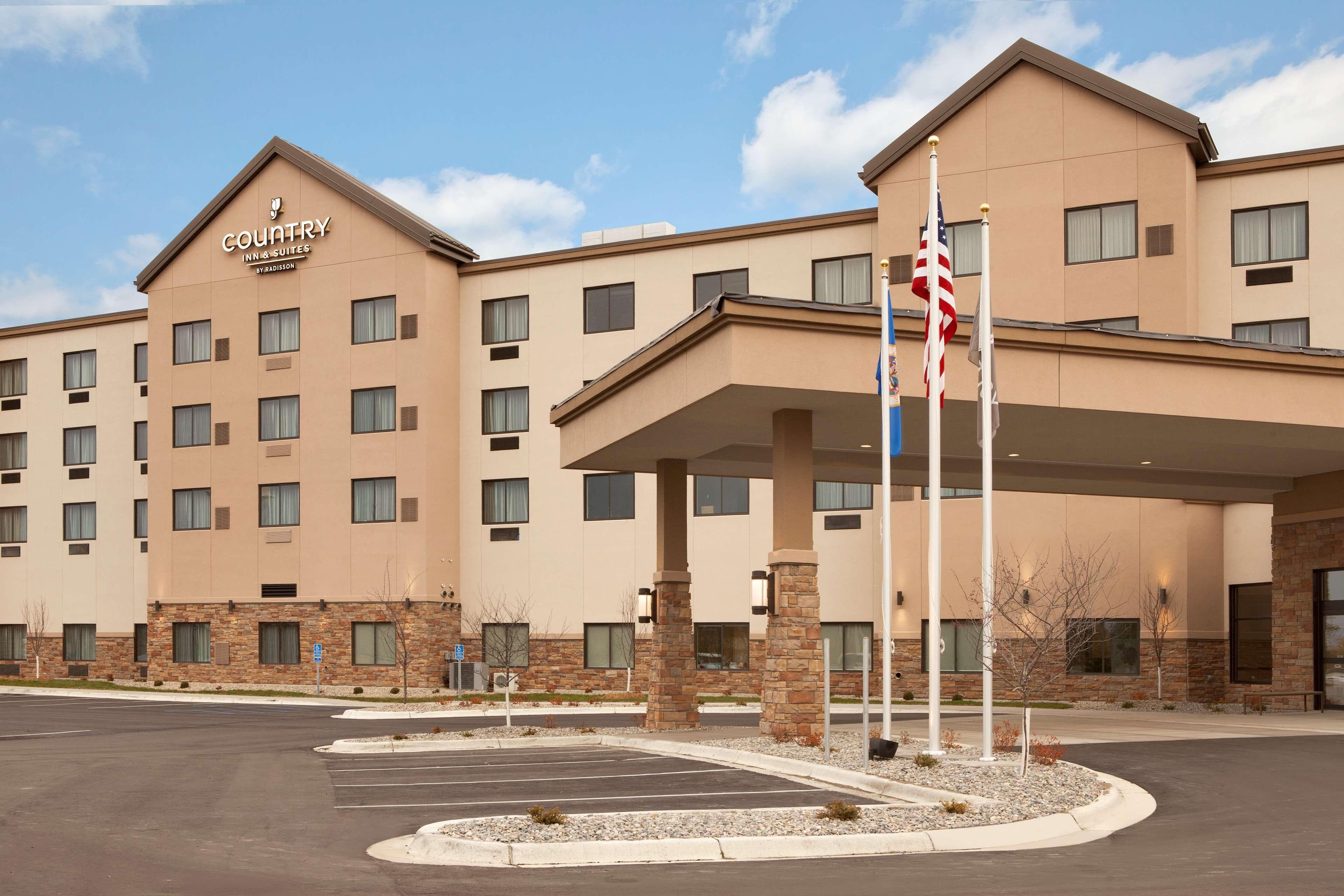 Country Inn & Suites by Radisson, Bemidji, MN - Image 1