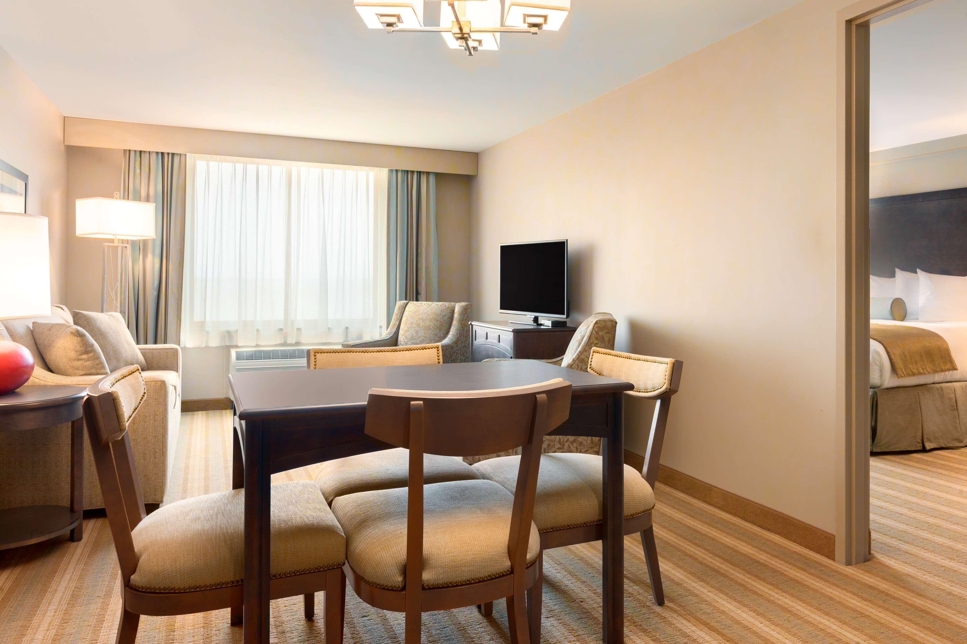 Country Inn & Suites by Radisson, Bemidji, MN - Image 3
