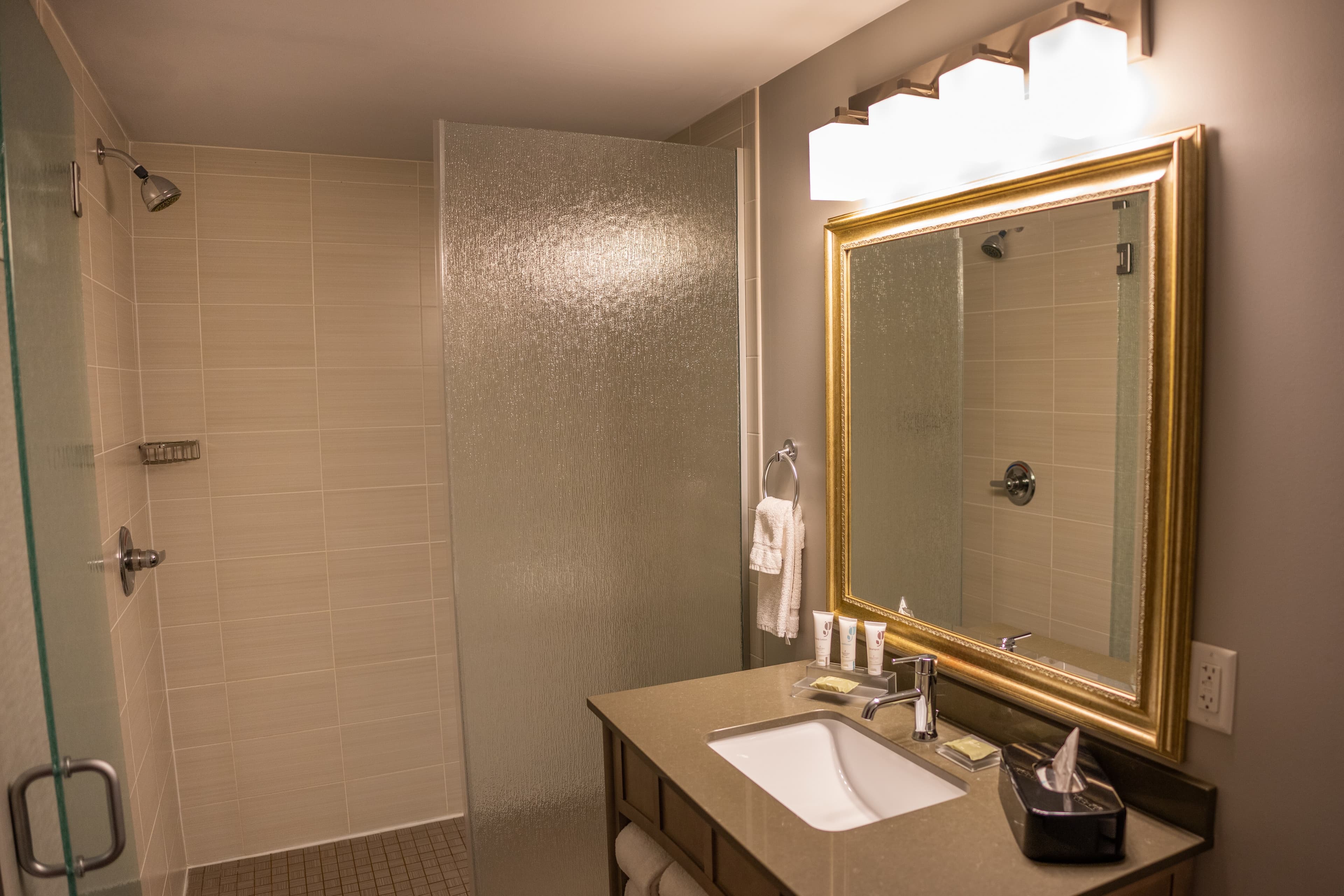 Country Inn & Suites by Radisson, Bemidji, MN - Image 4