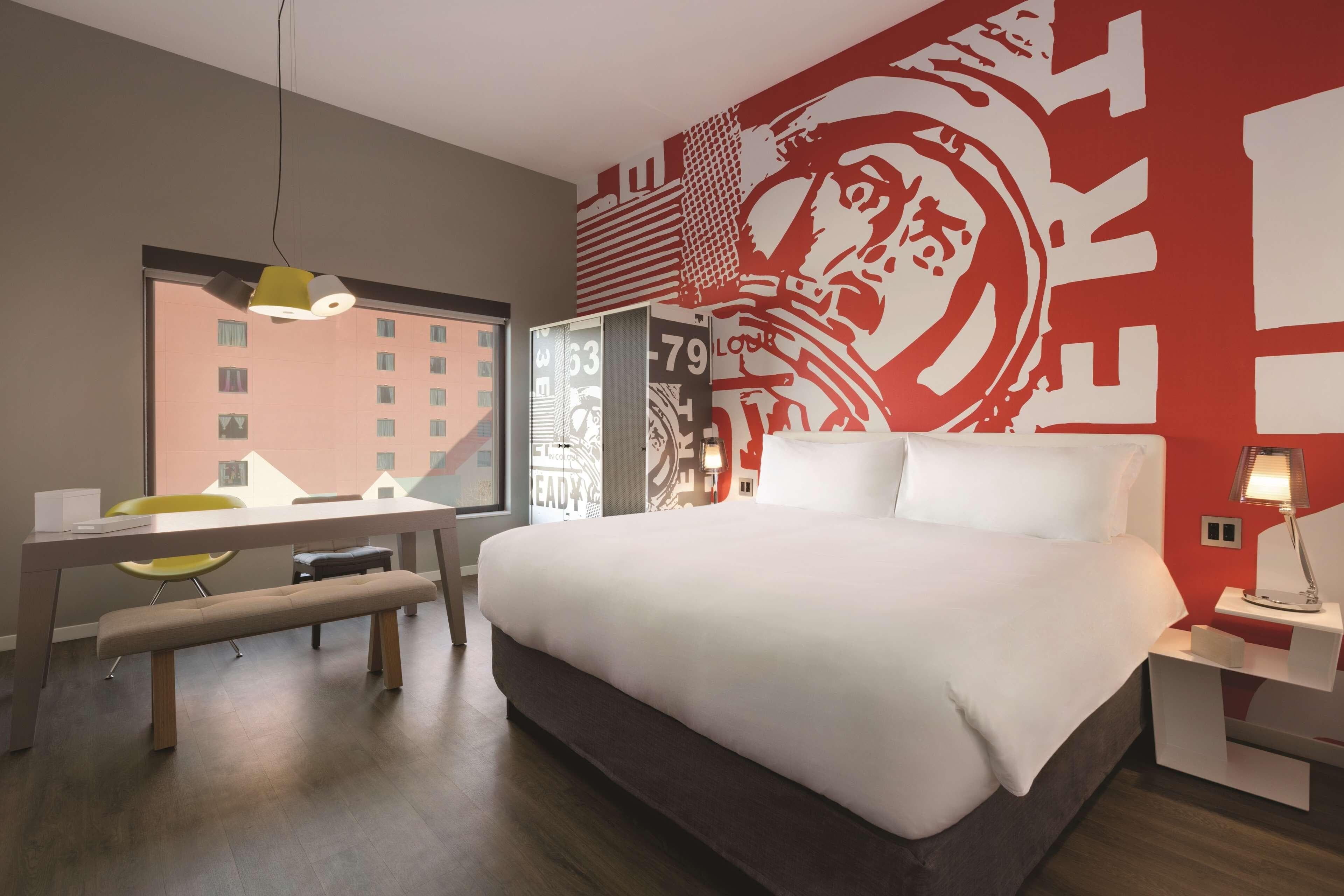 Radisson RED Minneapolis Downtown - Image 3