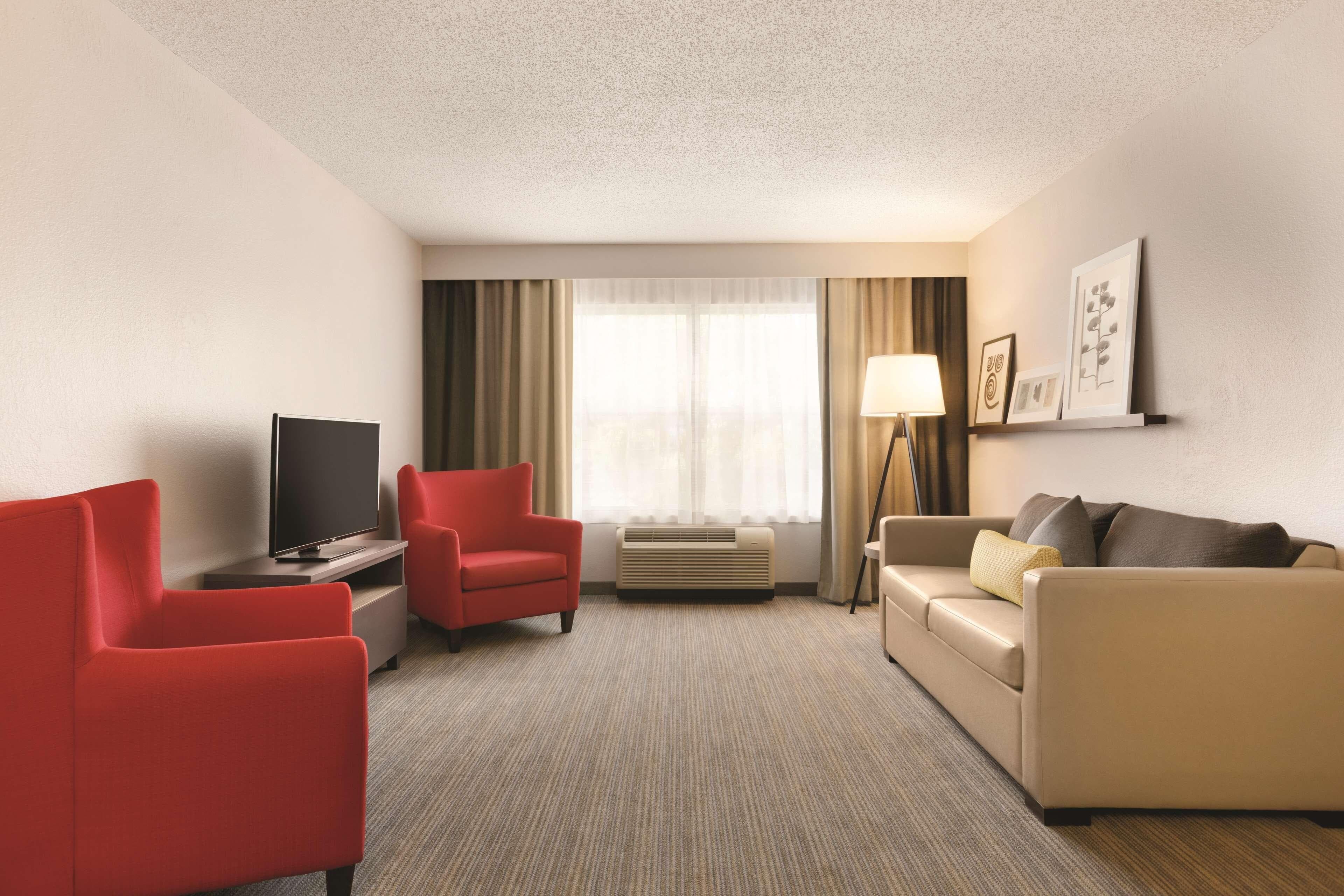 Country Inn & Suites by Radisson, Brooklyn Center, MN - Image 2