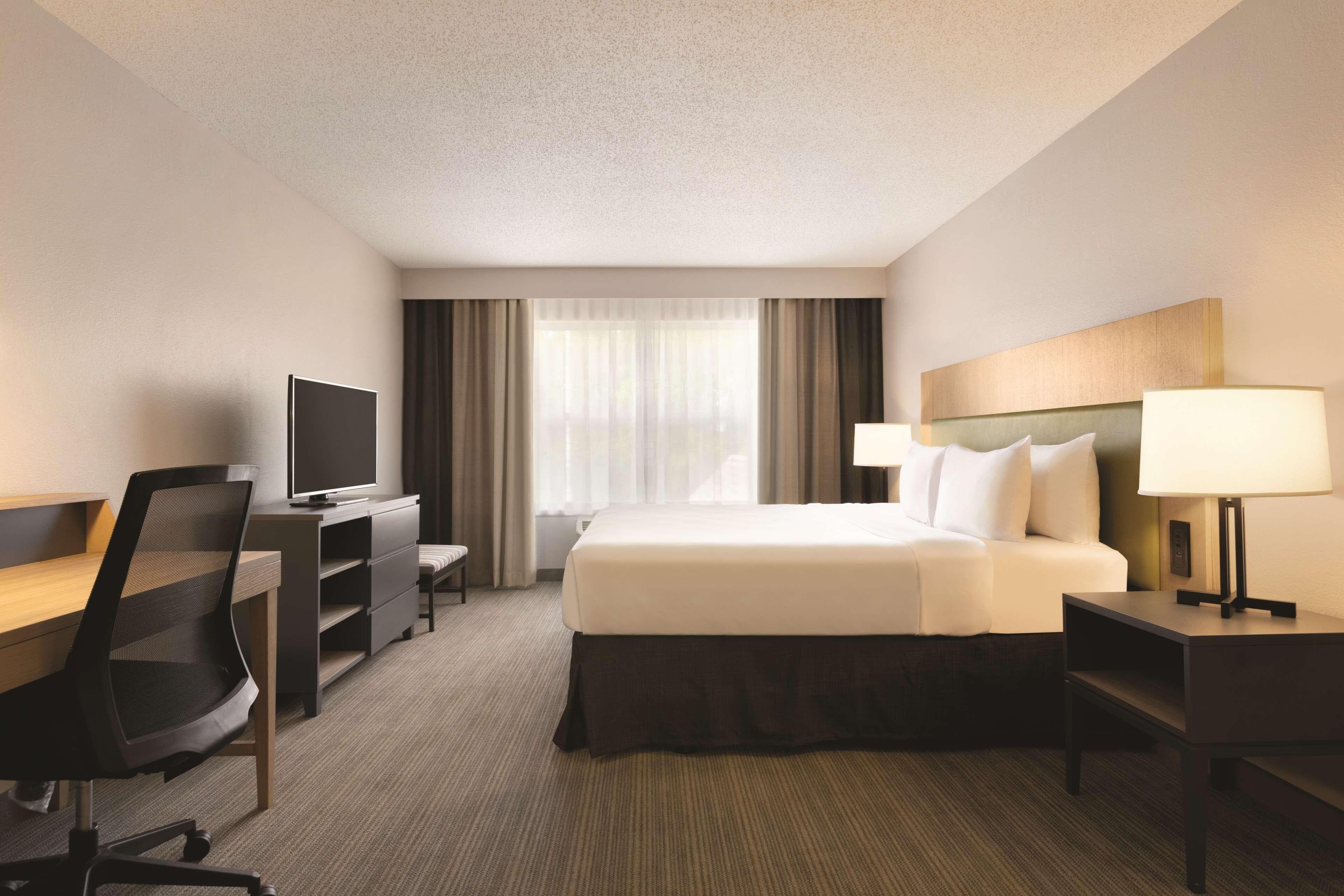 Country Inn & Suites by Radisson, Brooklyn Center, MN - Image 3