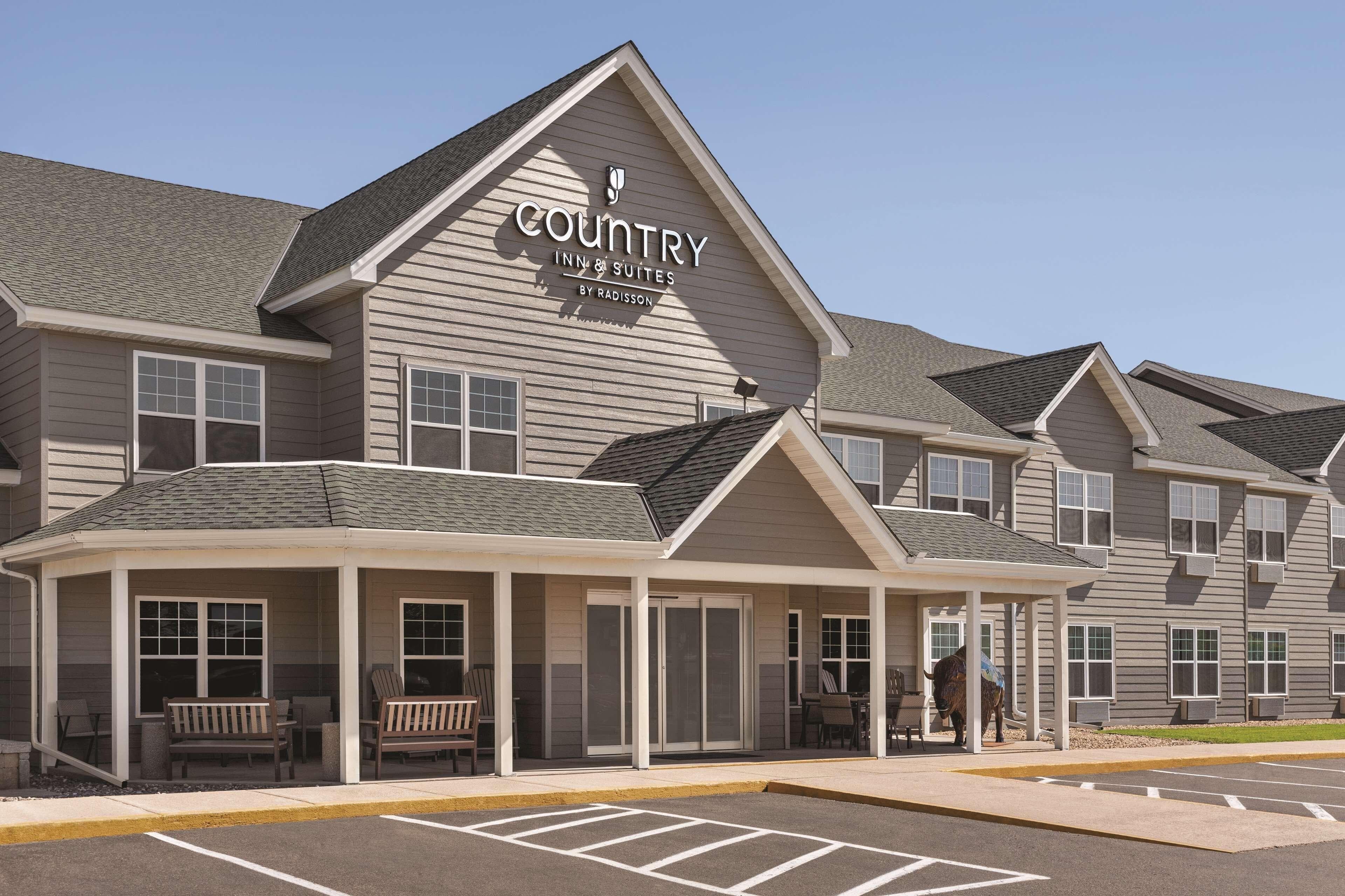 Country Inn & Suites by Radisson, Buffalo, MN - Image 1