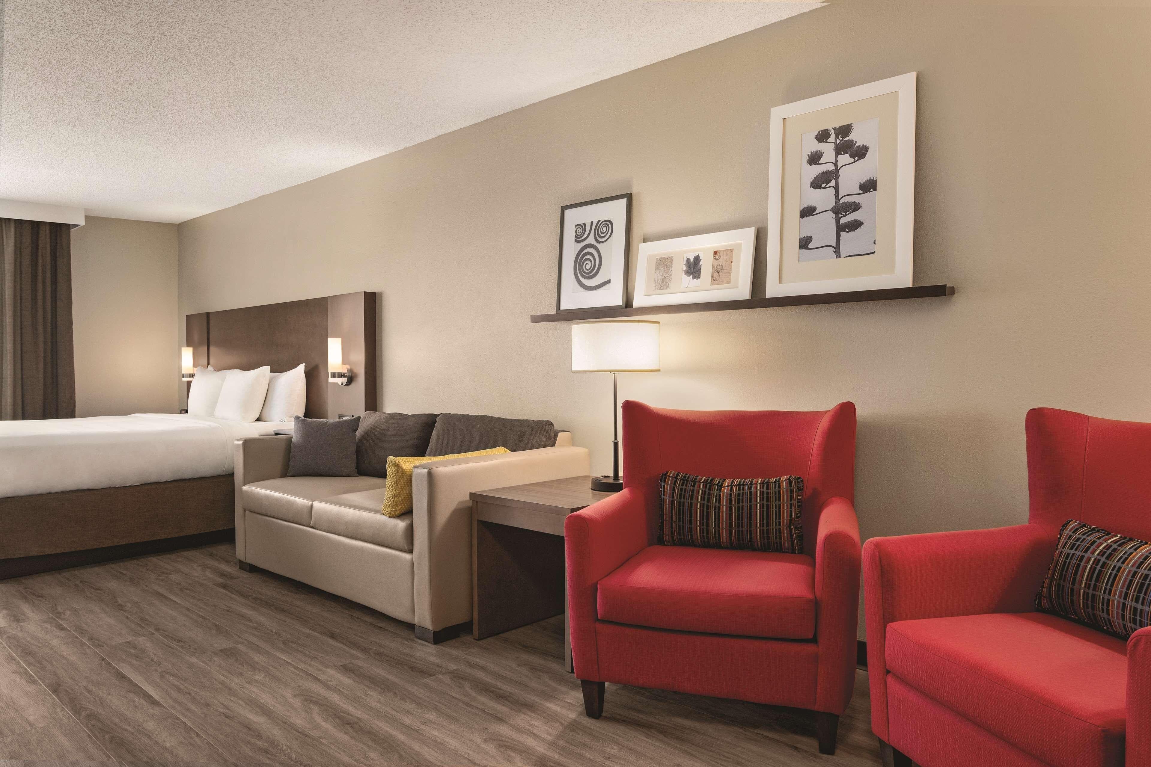 Country Inn & Suites by Radisson, Buffalo, MN — 8