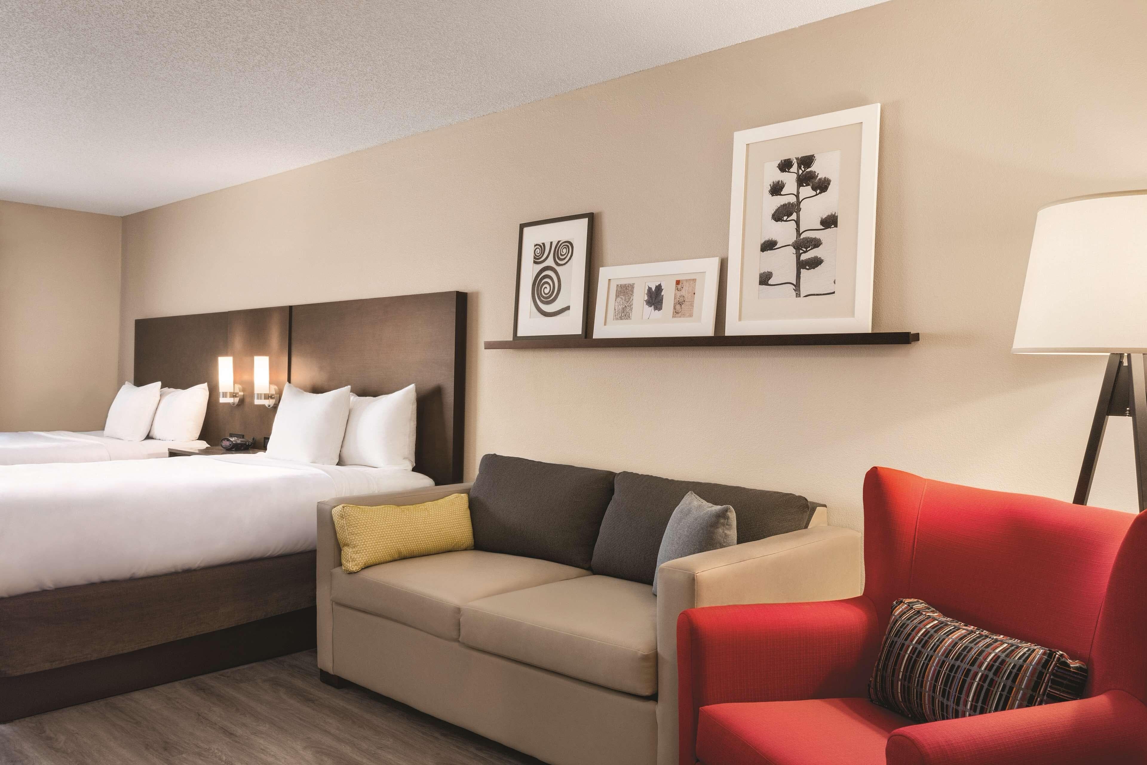 Country Inn & Suites by Radisson, Buffalo, MN — 10
