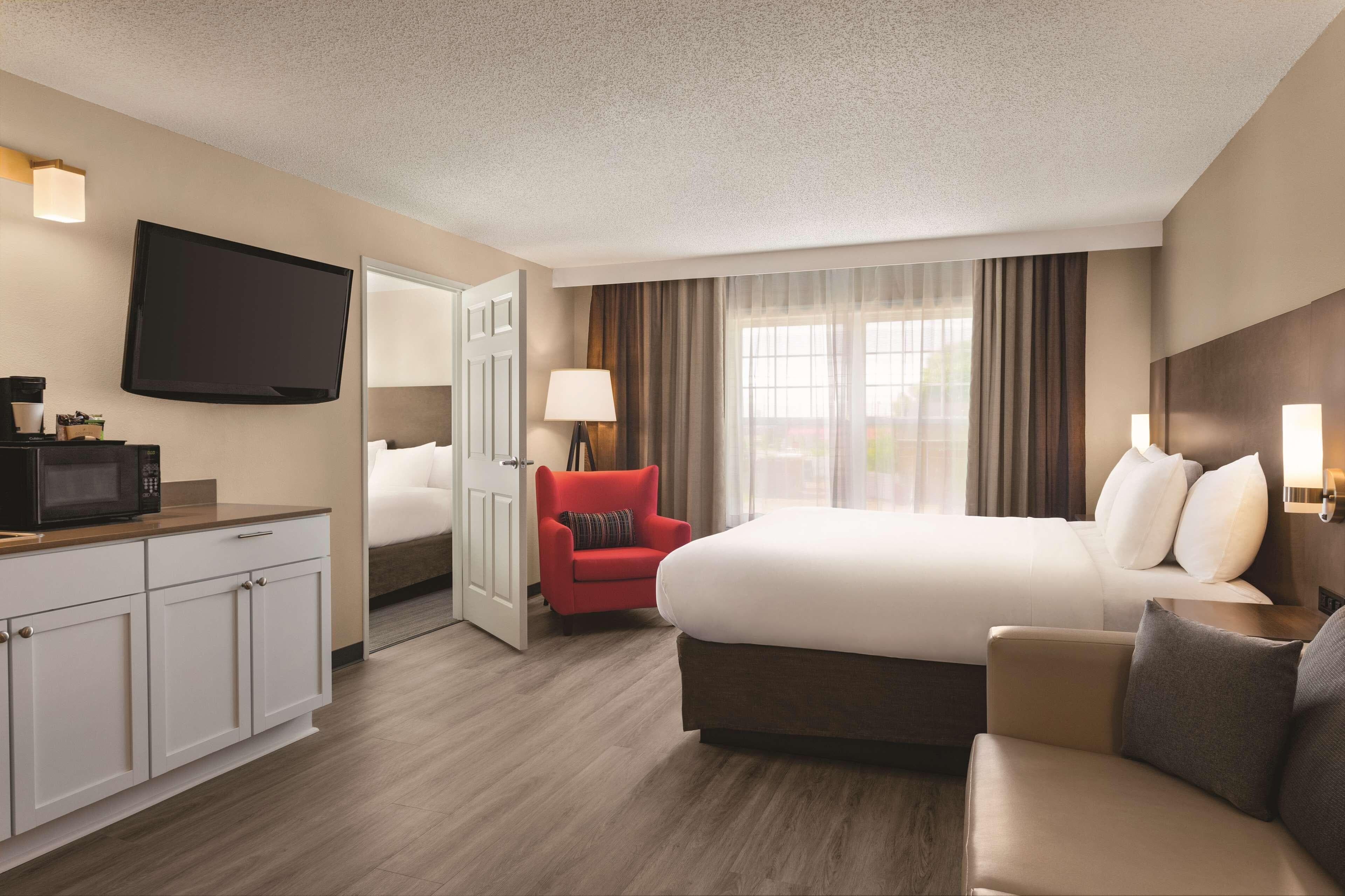 Country Inn & Suites by Radisson, Buffalo, MN — 6