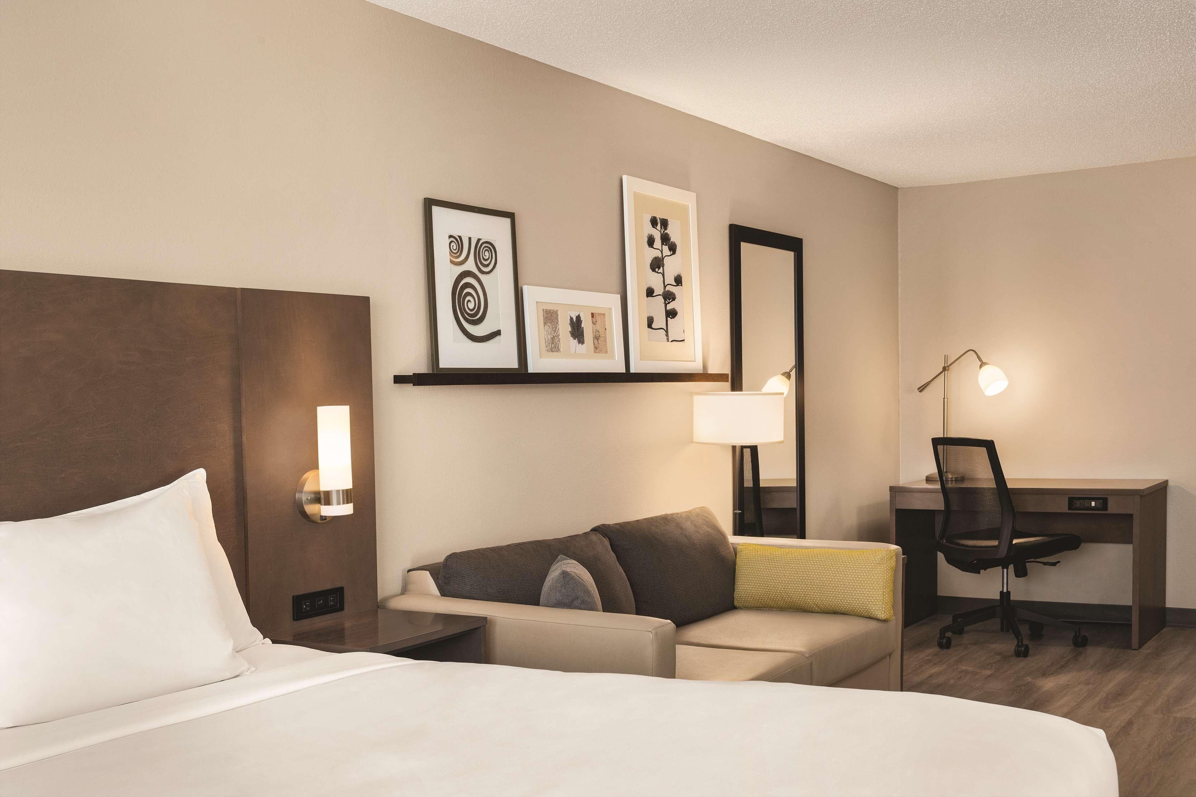 Country Inn & Suites by Radisson, Buffalo, MN — 7
