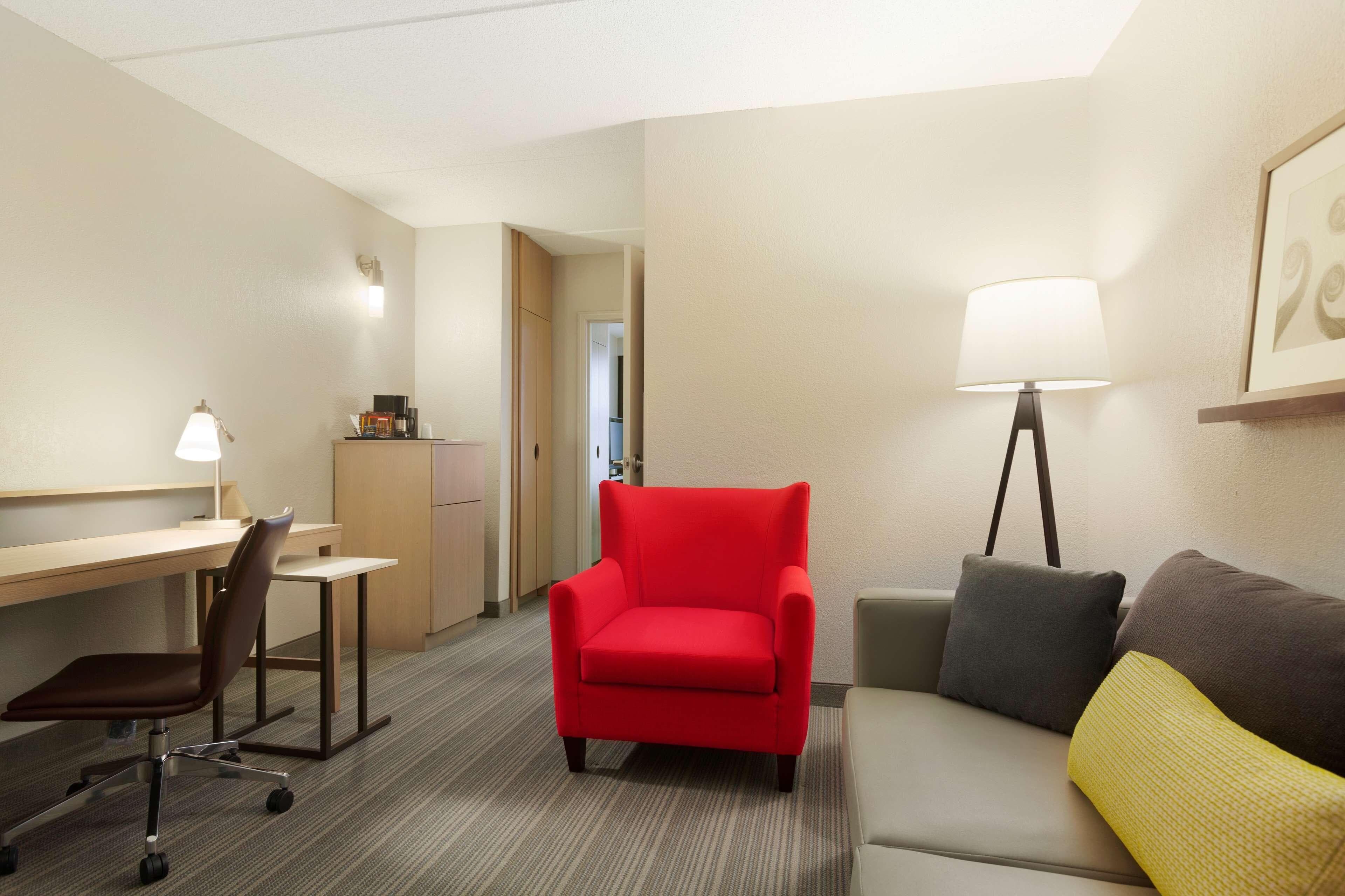 Country Inn & Suites Bloomington Mall of America - Image 4