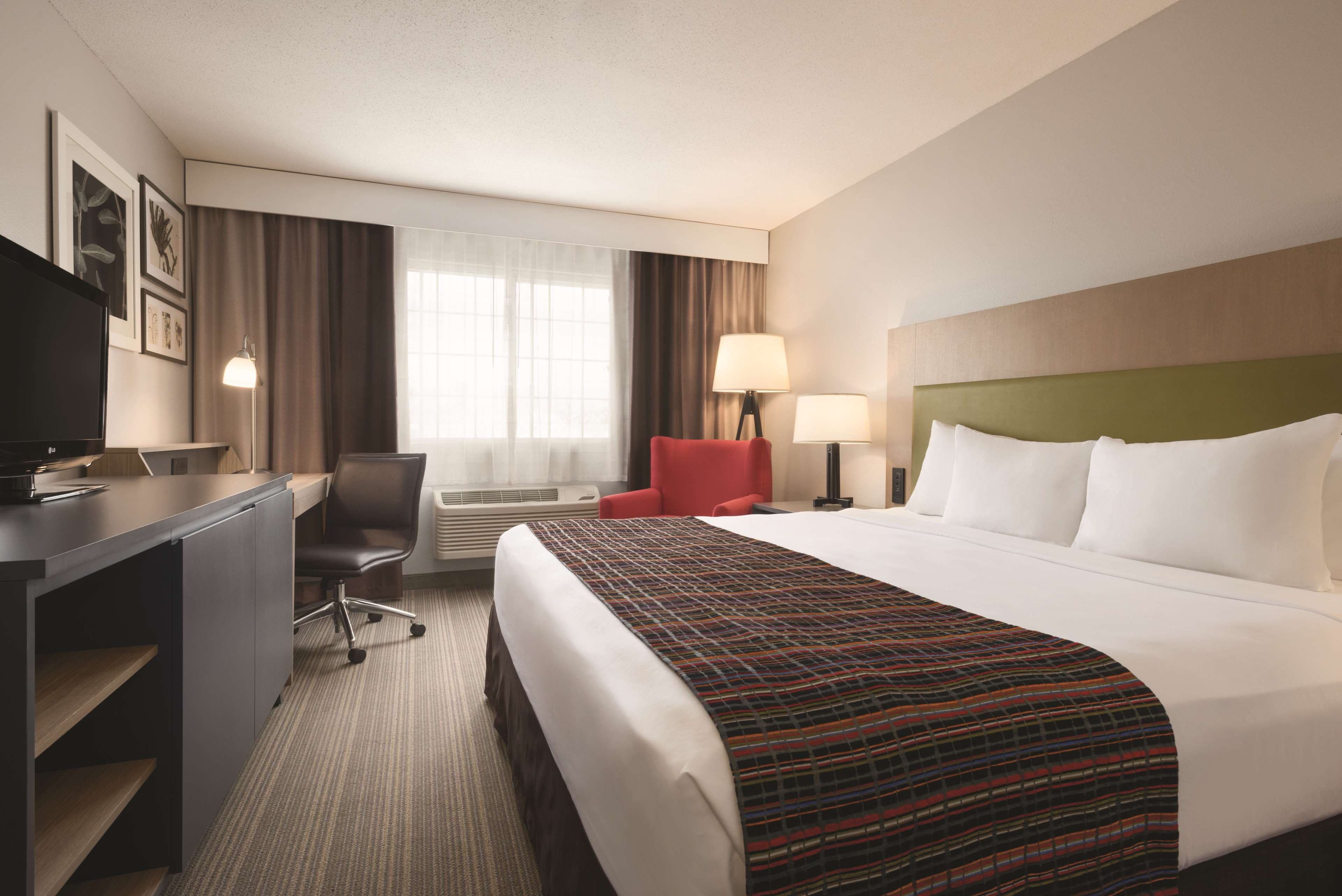 Country Inn & Suites by Radisson, Grand Rapids, MN - Image 2