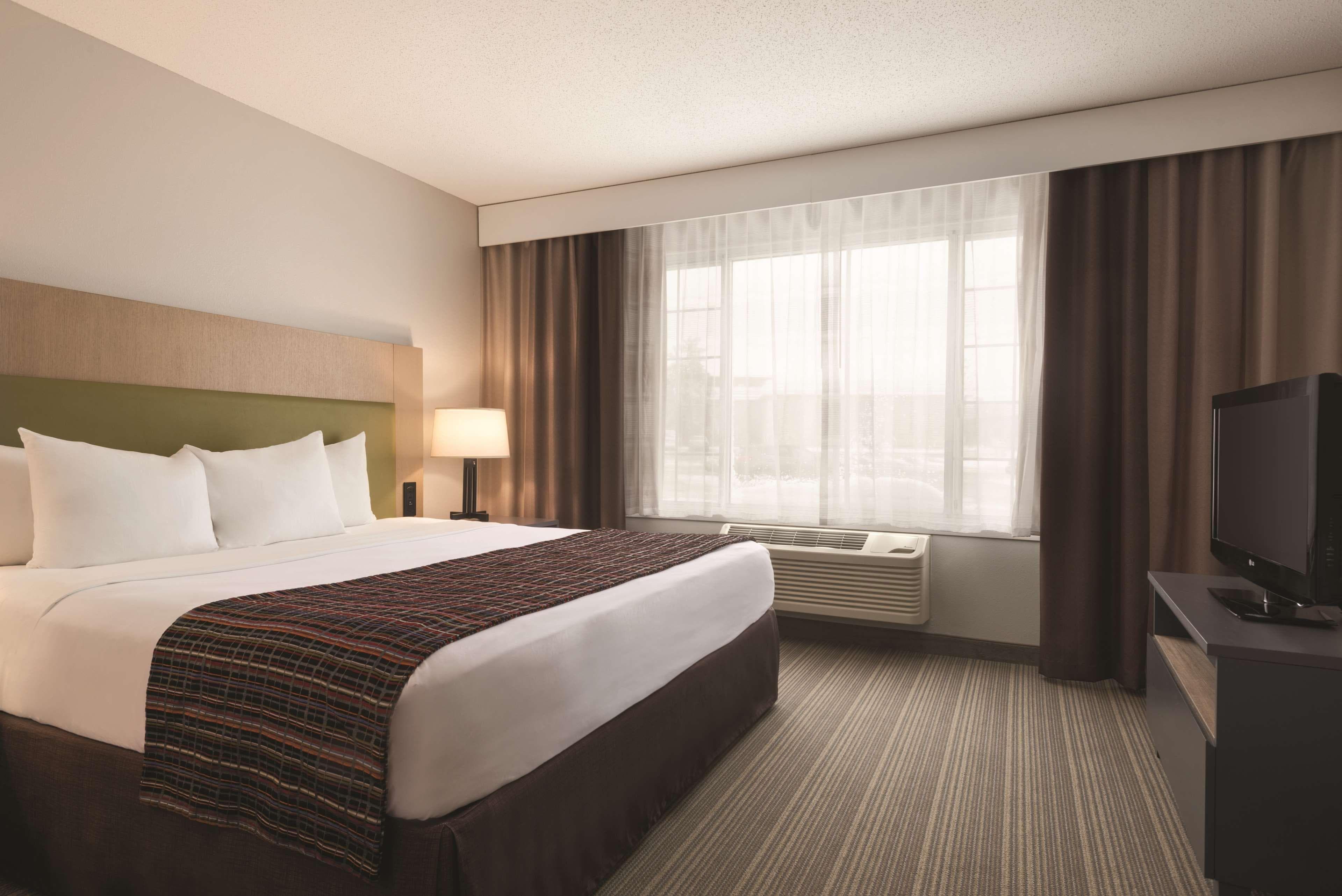 Country Inn & Suites by Radisson, Grand Rapids, MN - Image 5
