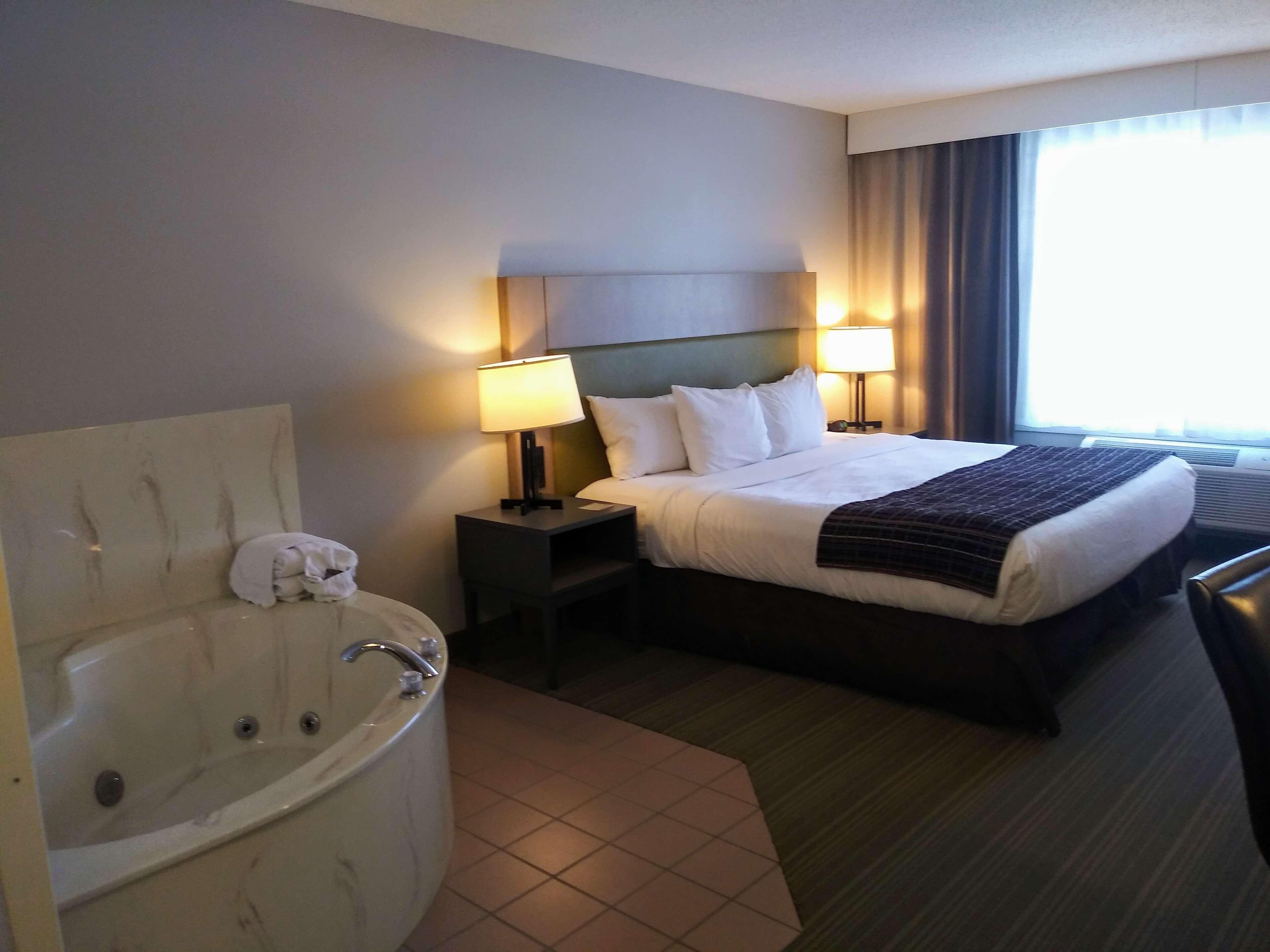 Country Inn & Suites by Radisson, Grand Rapids, MN - Image 4