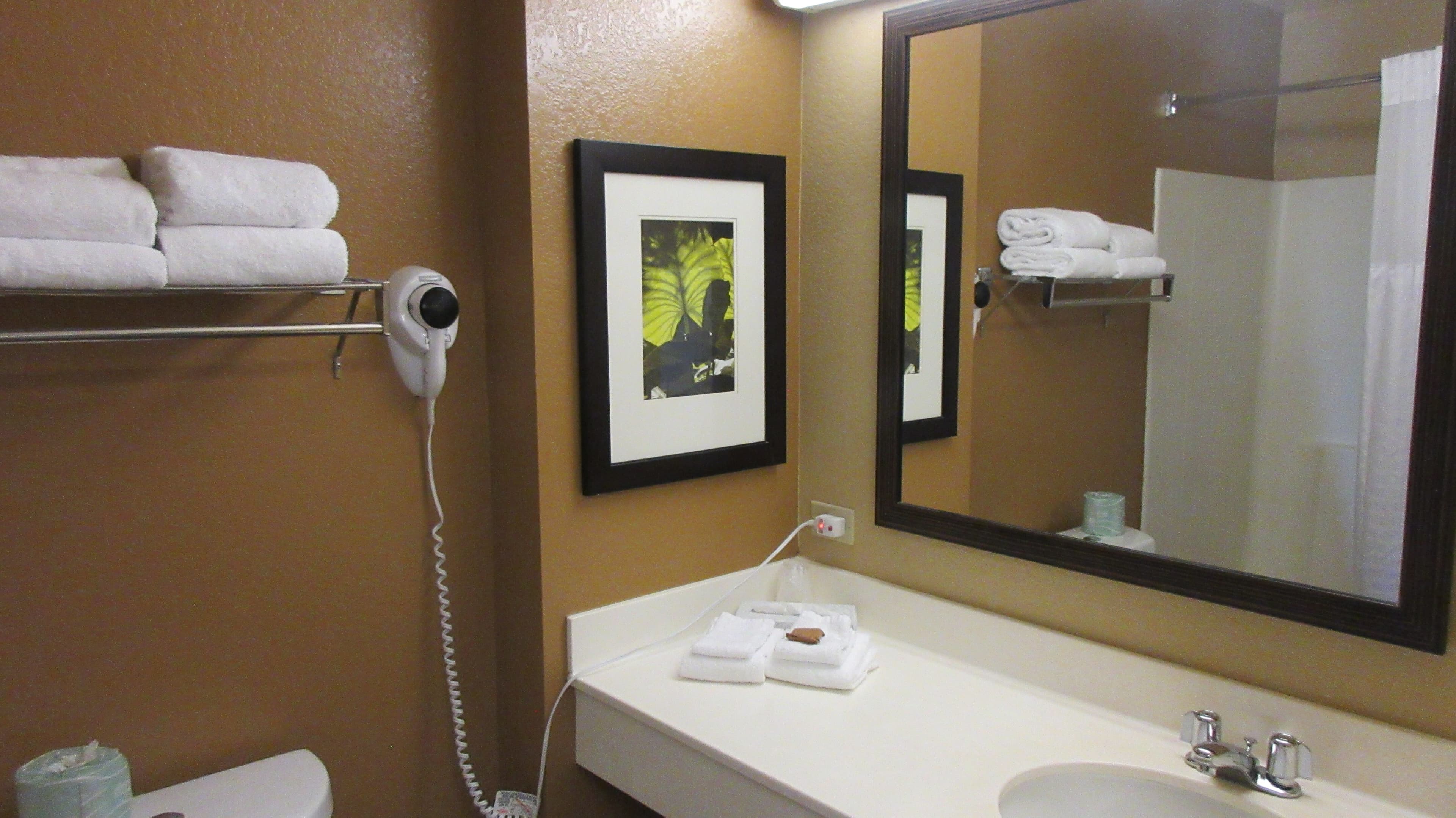 MainStay Suites Rochester South Mayo Clinic - Image 3