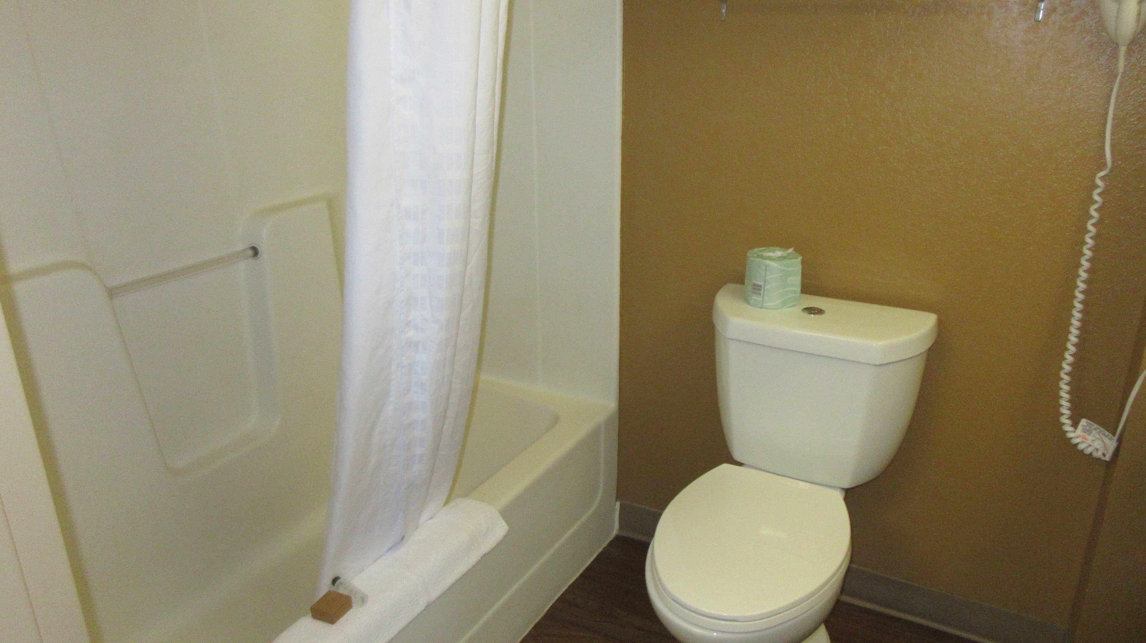MainStay Suites Rochester South Mayo Clinic - Image 5