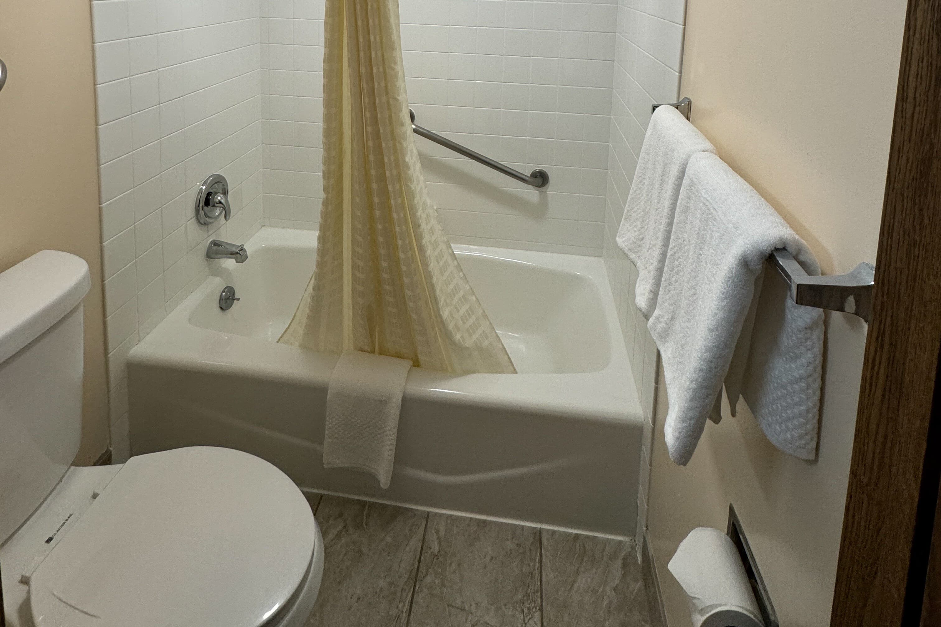 Econo Lodge Waite Park - St. Cloud — 7