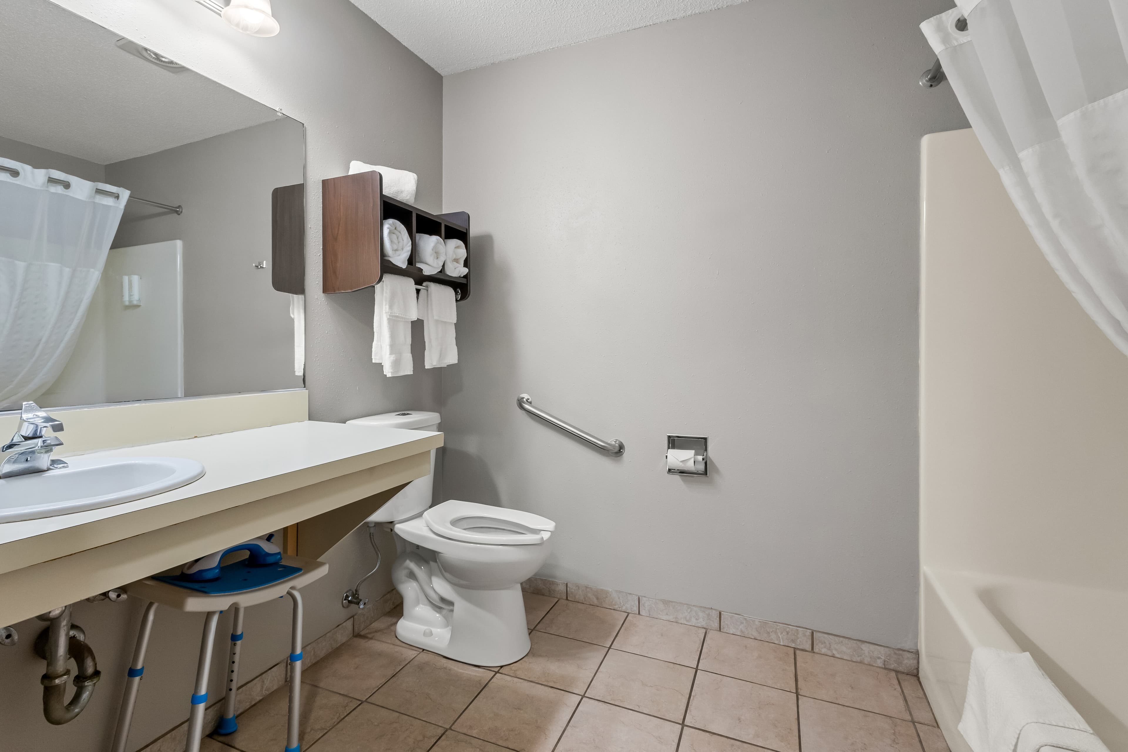 Park Inn by Radisson Ortonville - Image 5