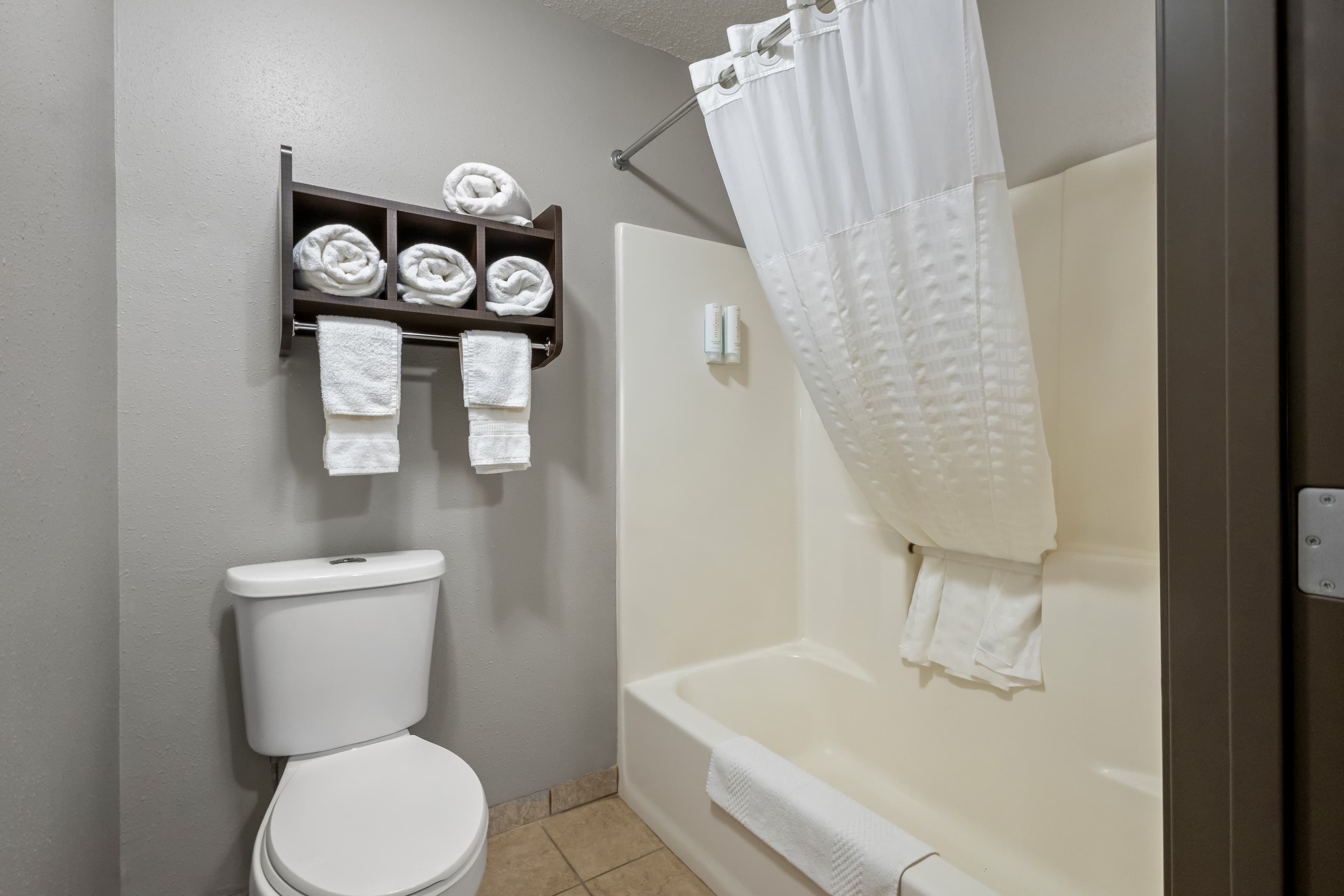 1 King Bed, Upper Floor - Image 4