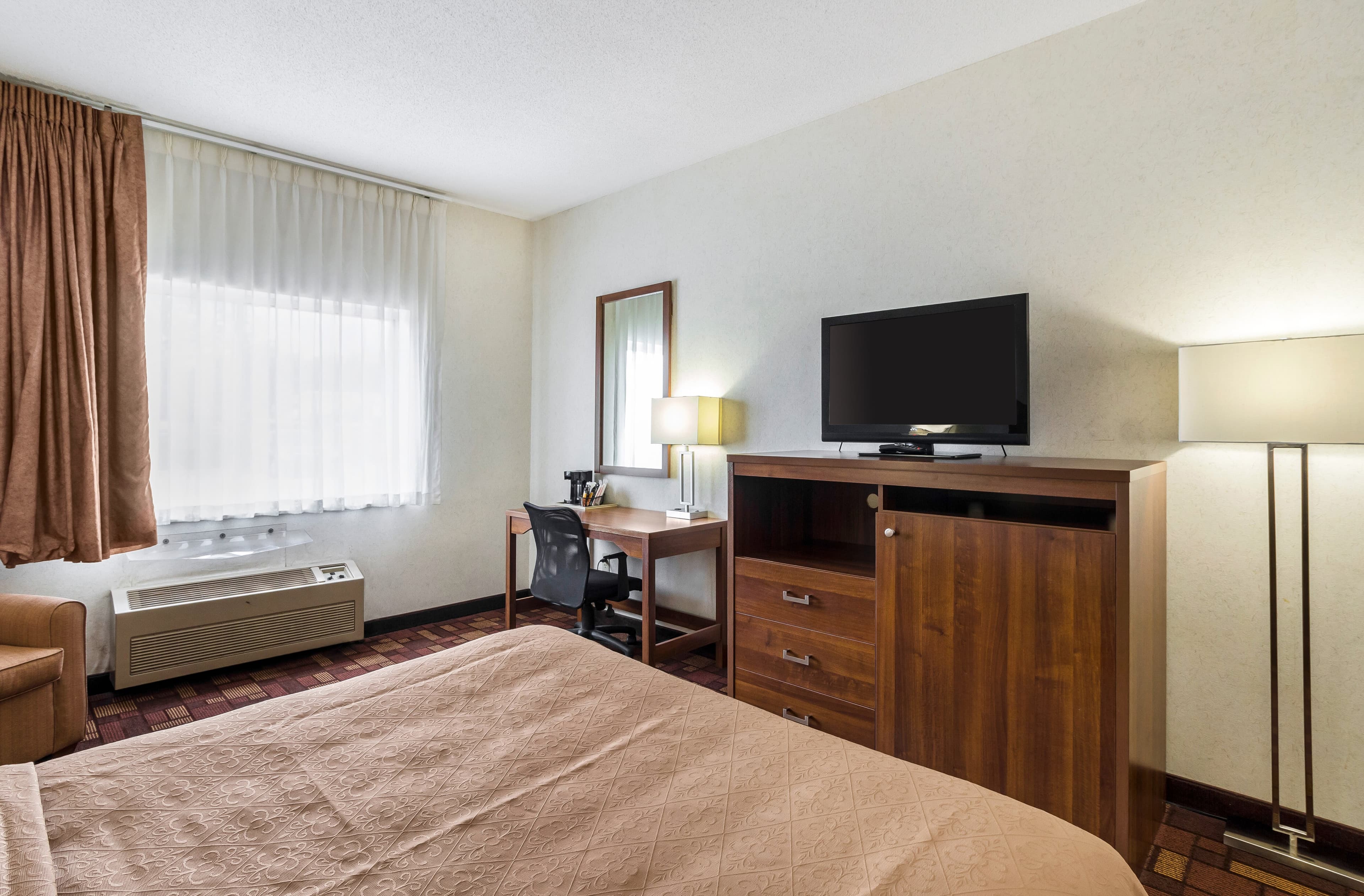 Econo Lodge Luverne I-90 — 8