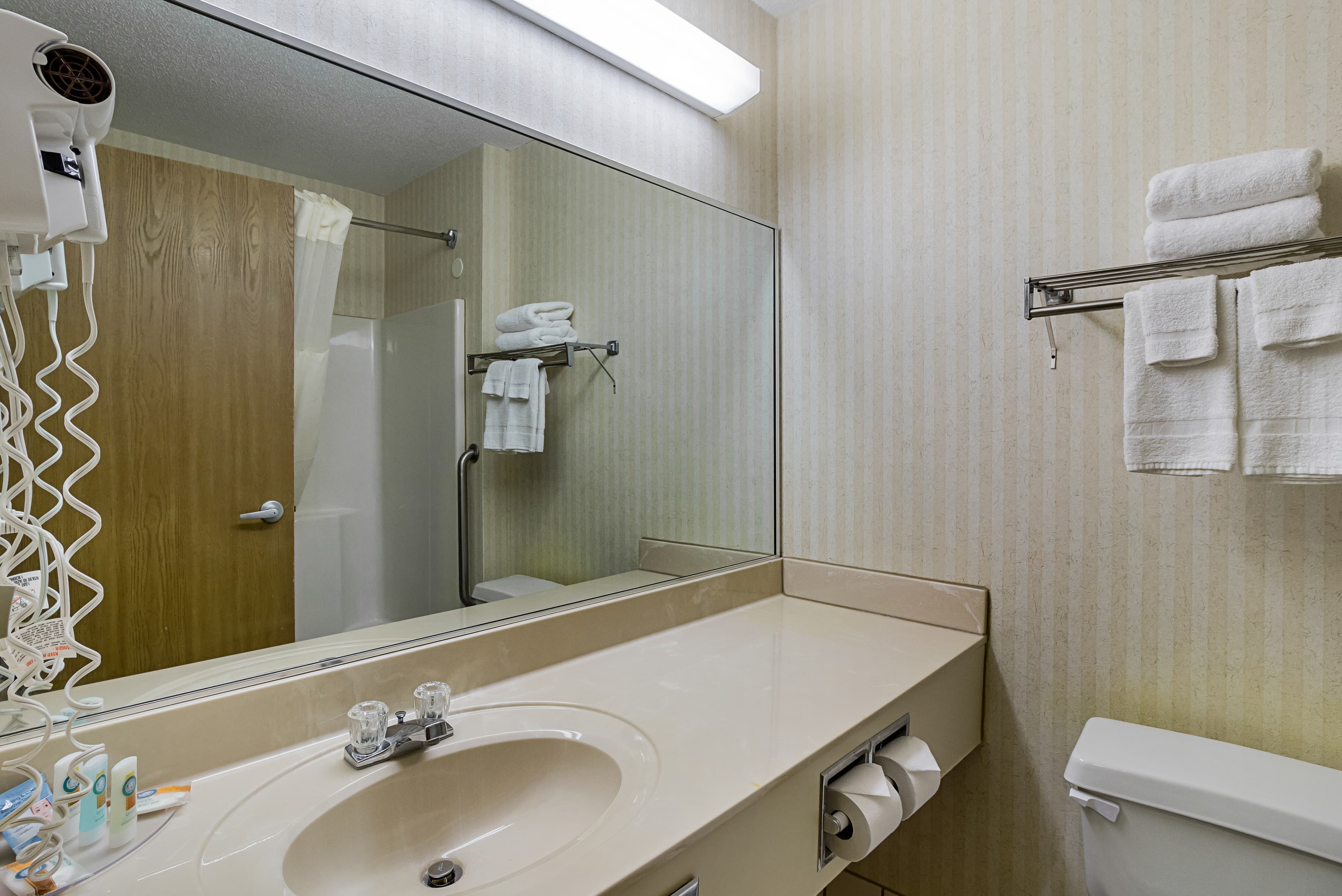 Econo Lodge Luverne I-90 — 21