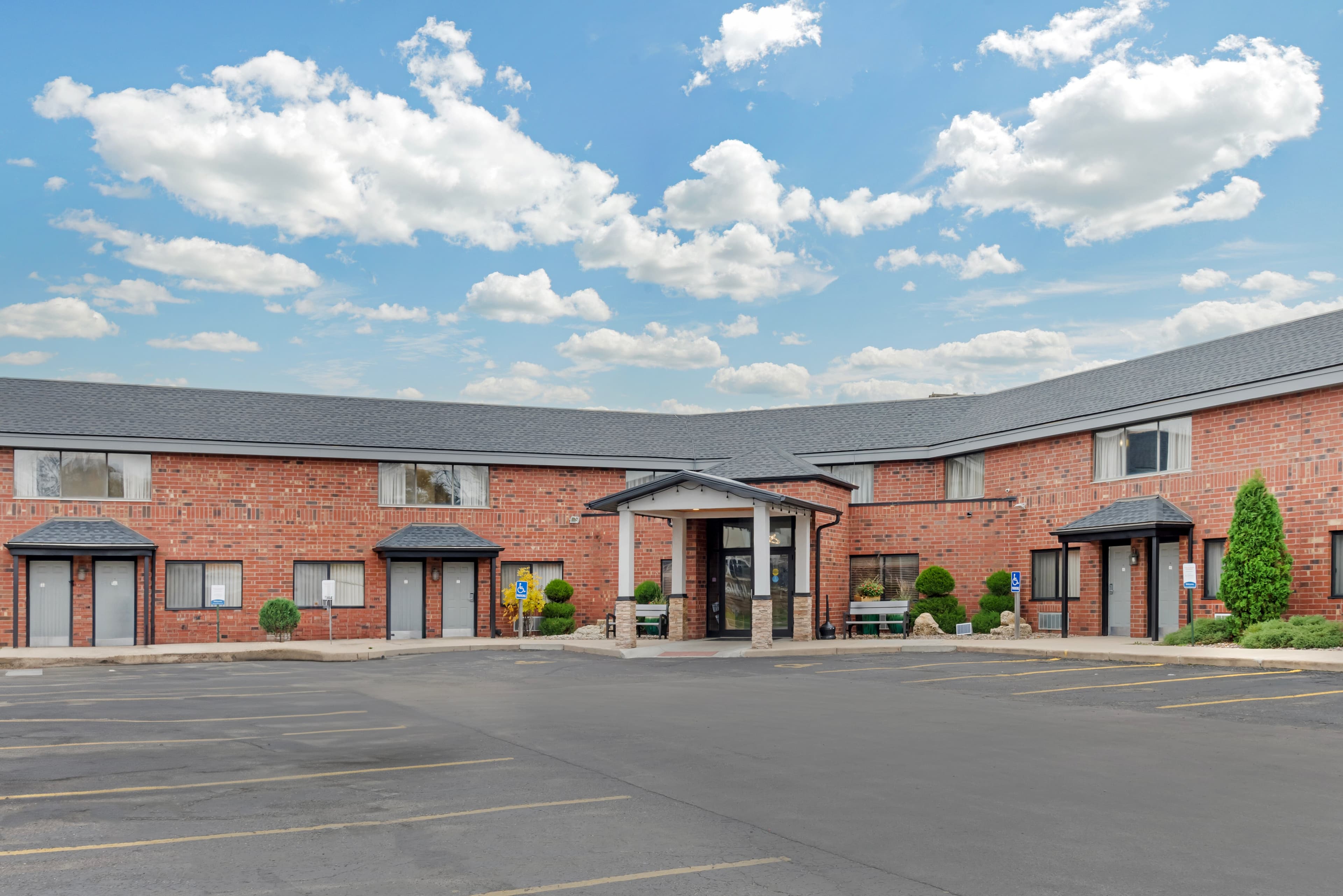 Quality Inn & Suites Mayo Clinic Area - Image 1
