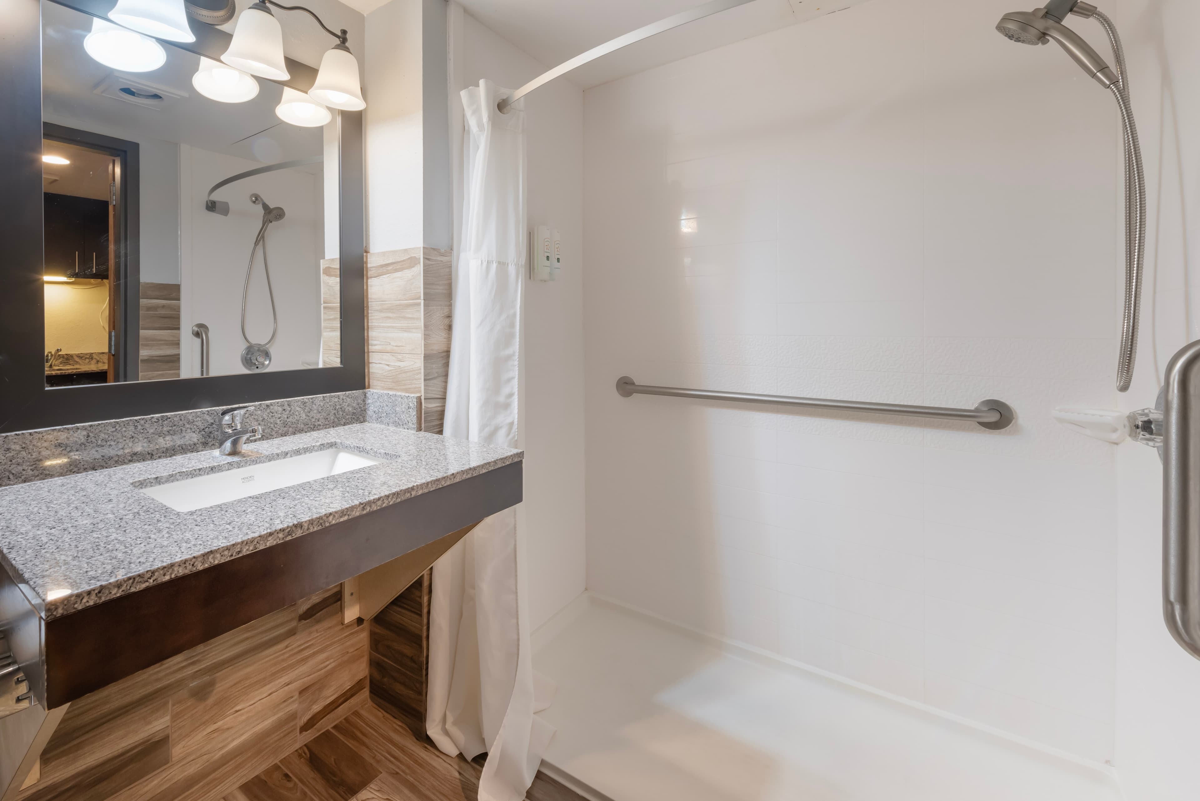 Quality Inn & Suites Mayo Clinic Area — 19