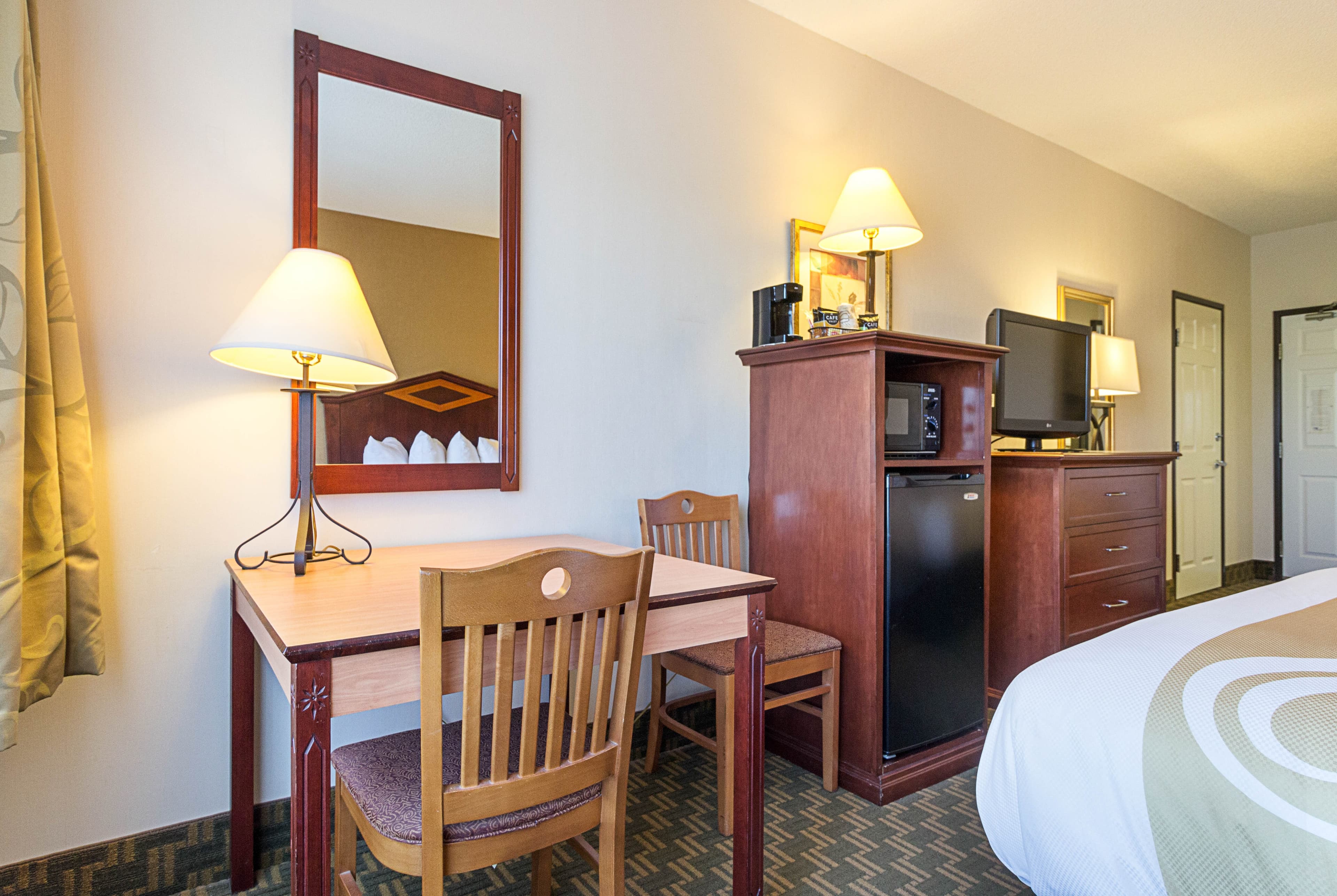 Quality Inn Fairmont - Image 2