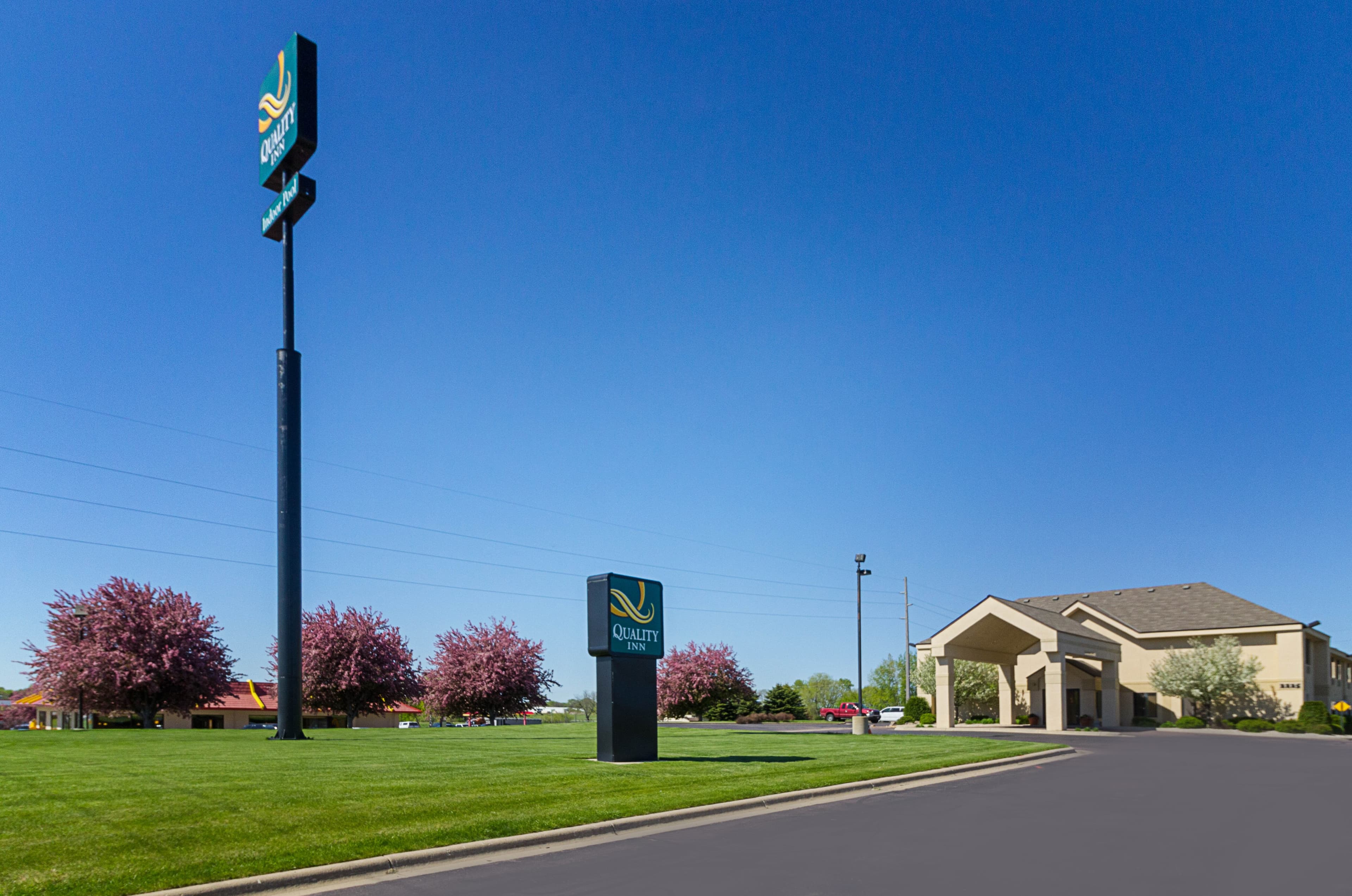 Quality Inn Fairmont - Image 1