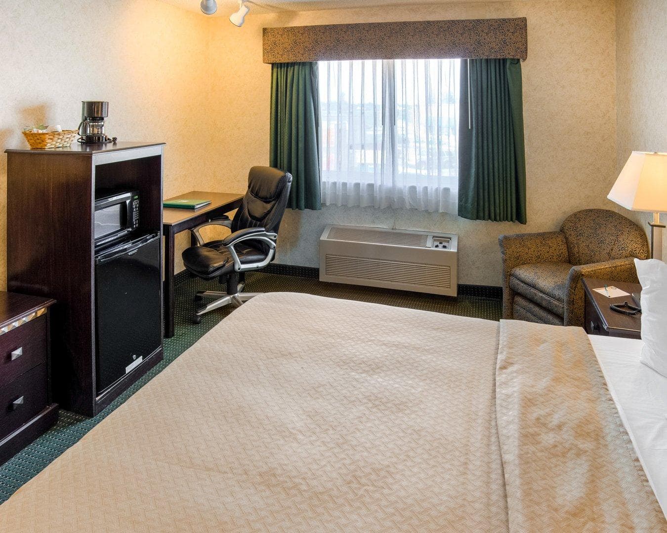 Quality Inn near Northtown Mall & National Sports Center - Image 4