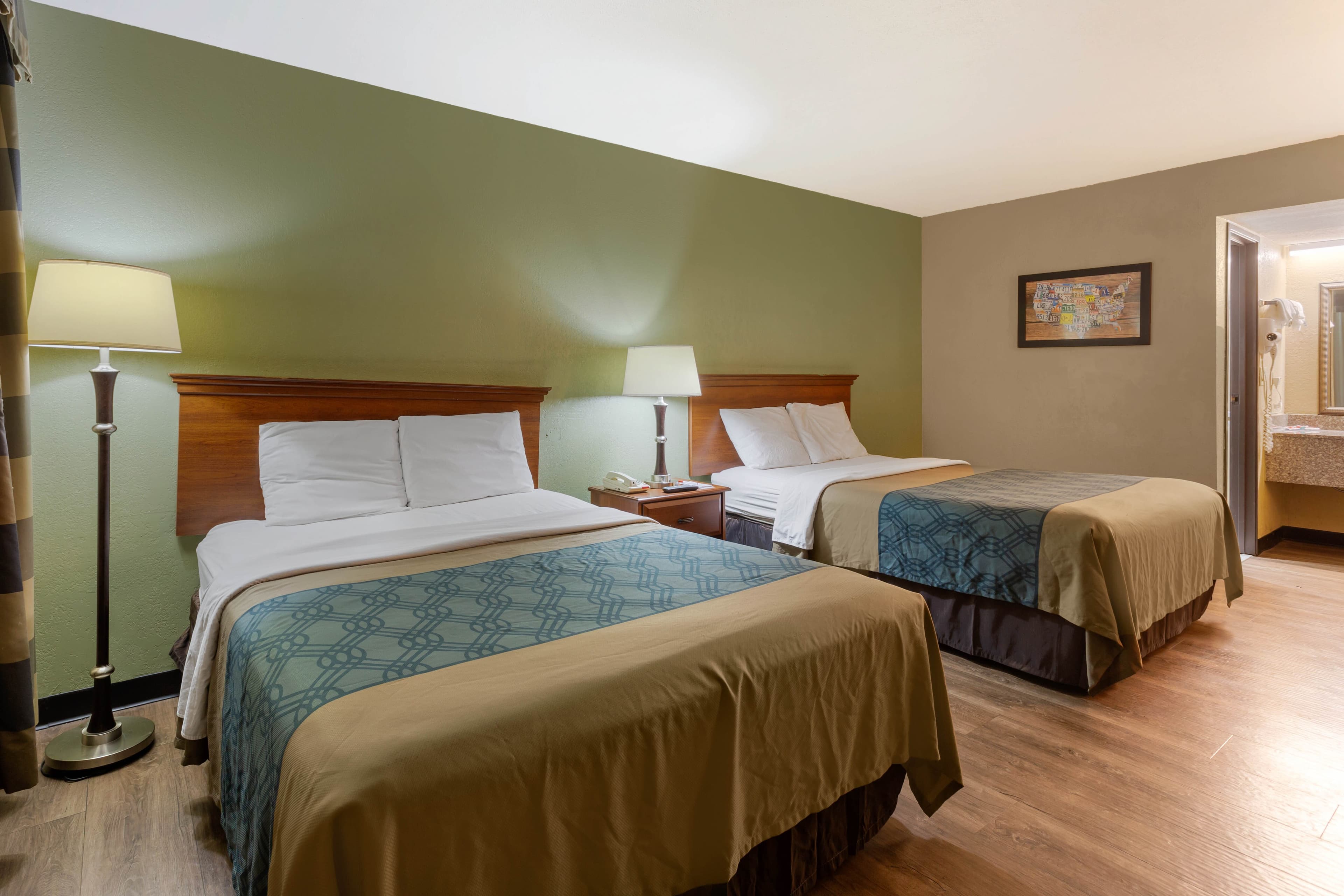 Econo Lodge Belton - Kansas City South — 7
