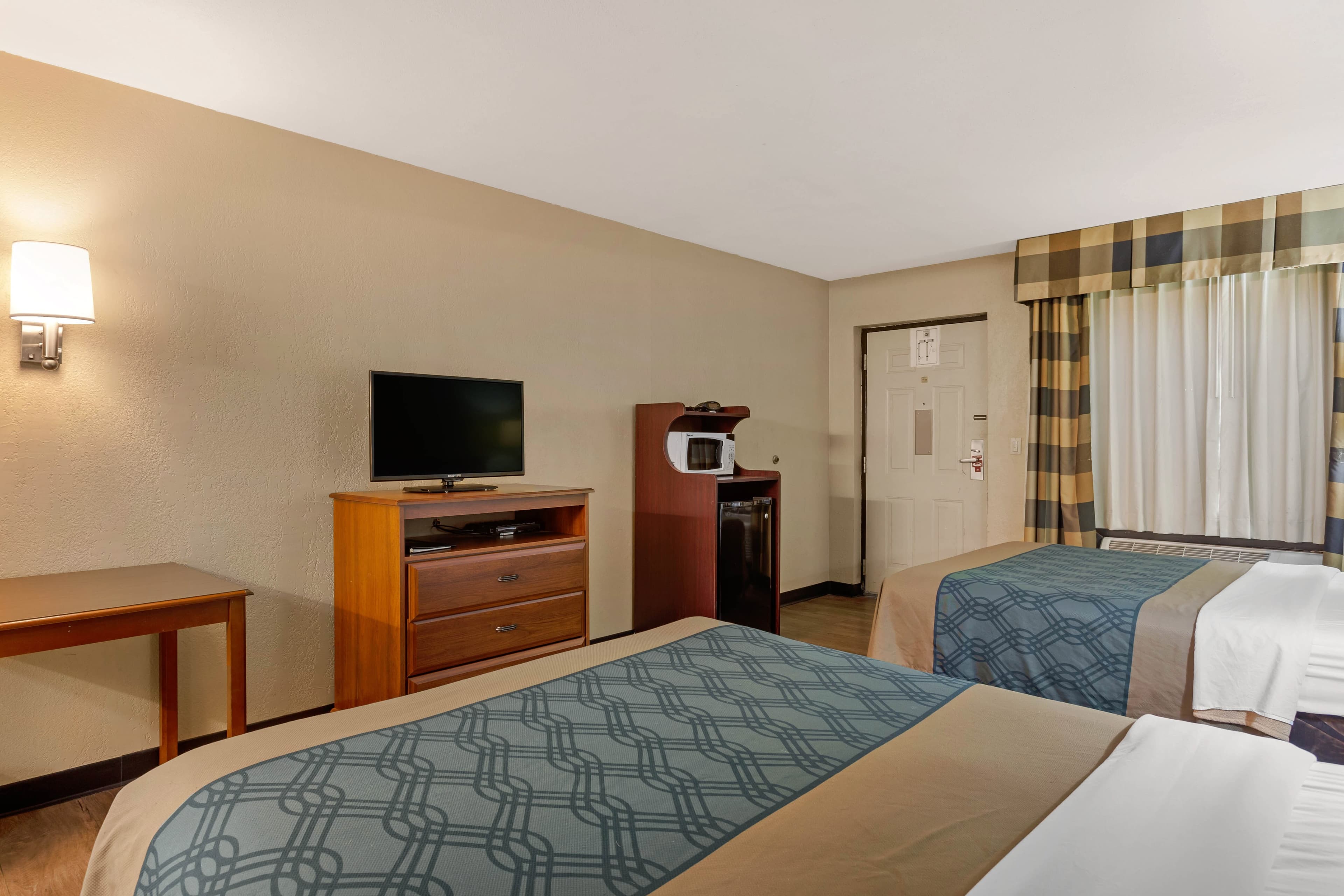 Econo Lodge Belton - Kansas City South — 8