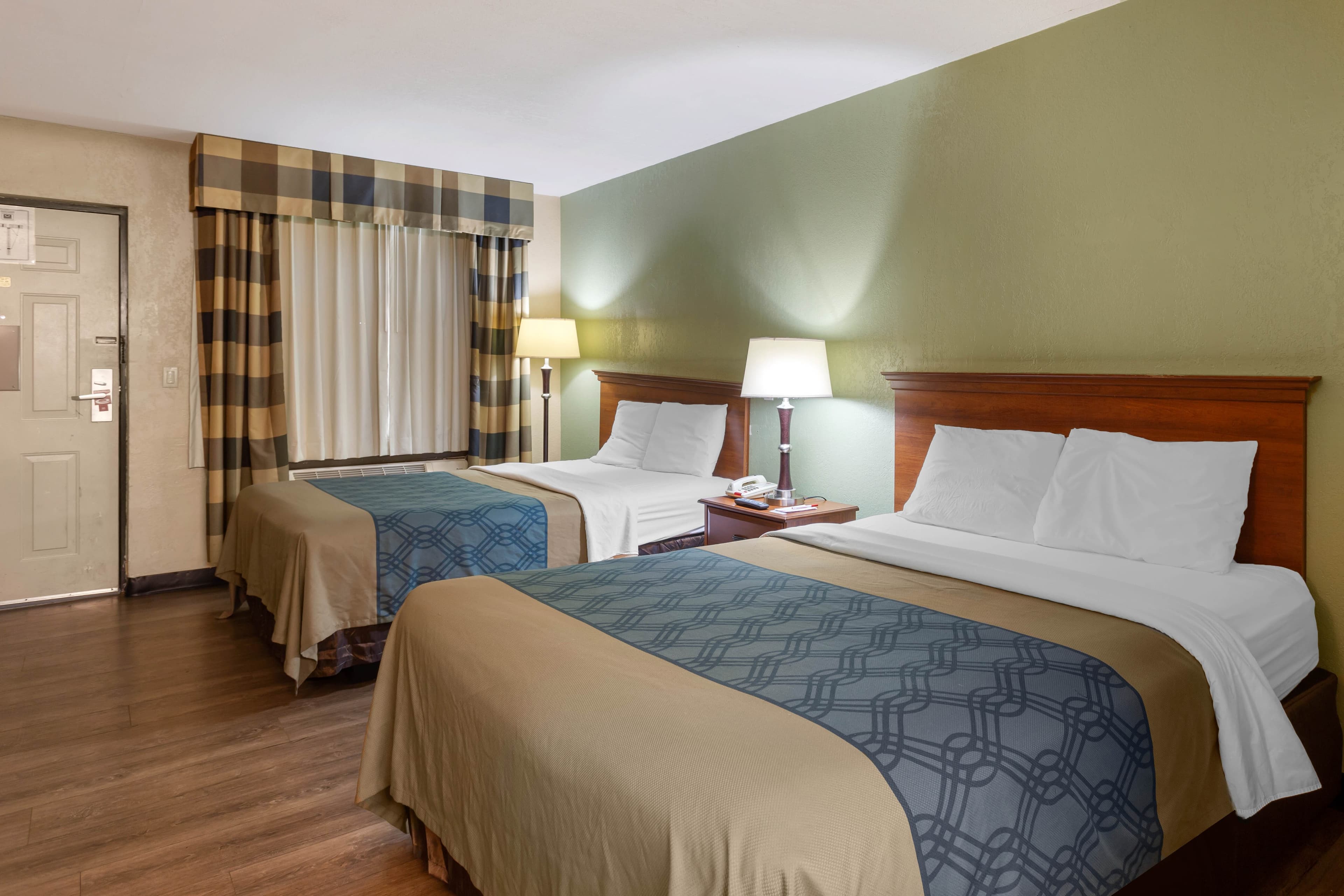 Econo Lodge Belton - Kansas City South — 9