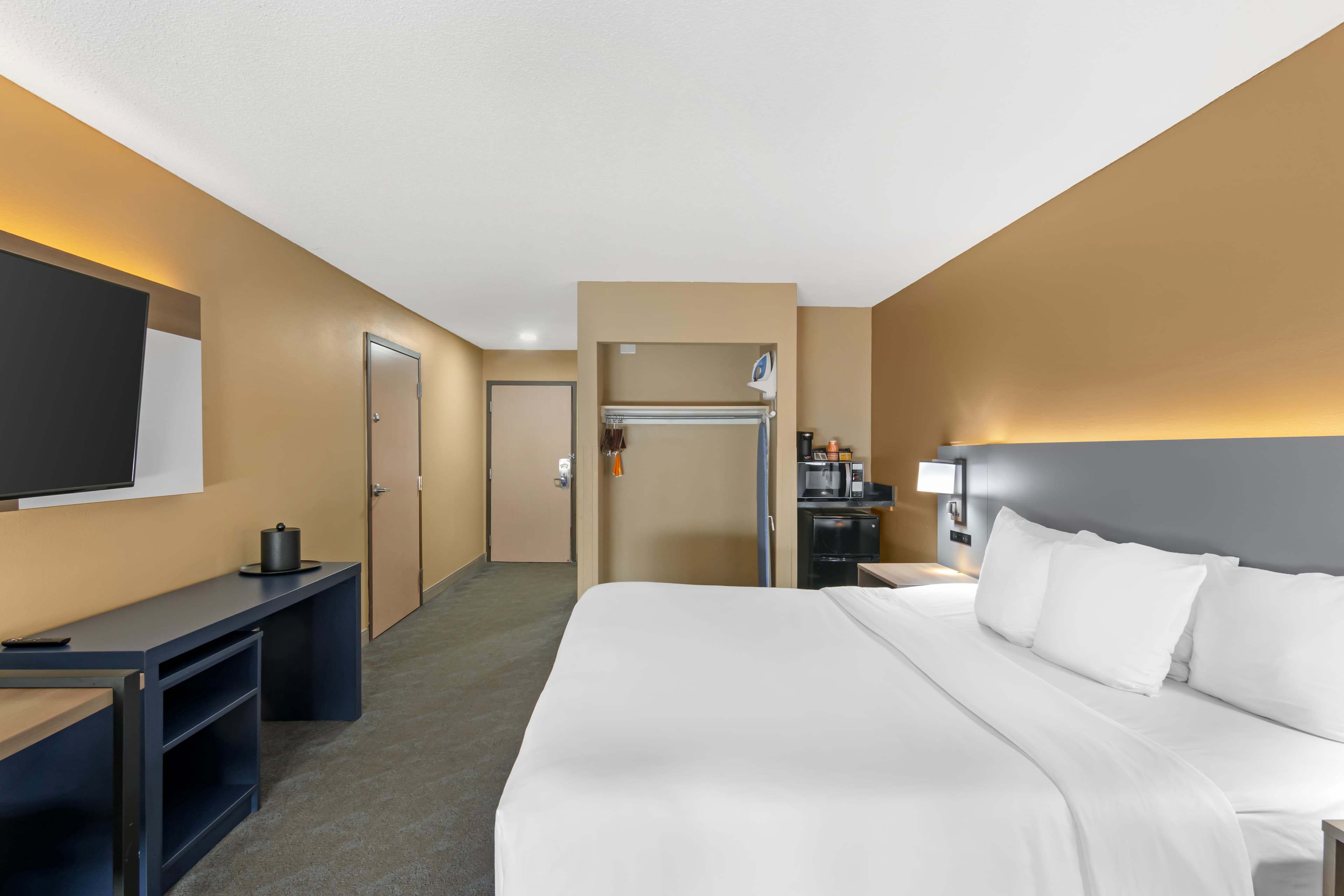 Comfort Inn & Suites Kansas City - Northeast — 4