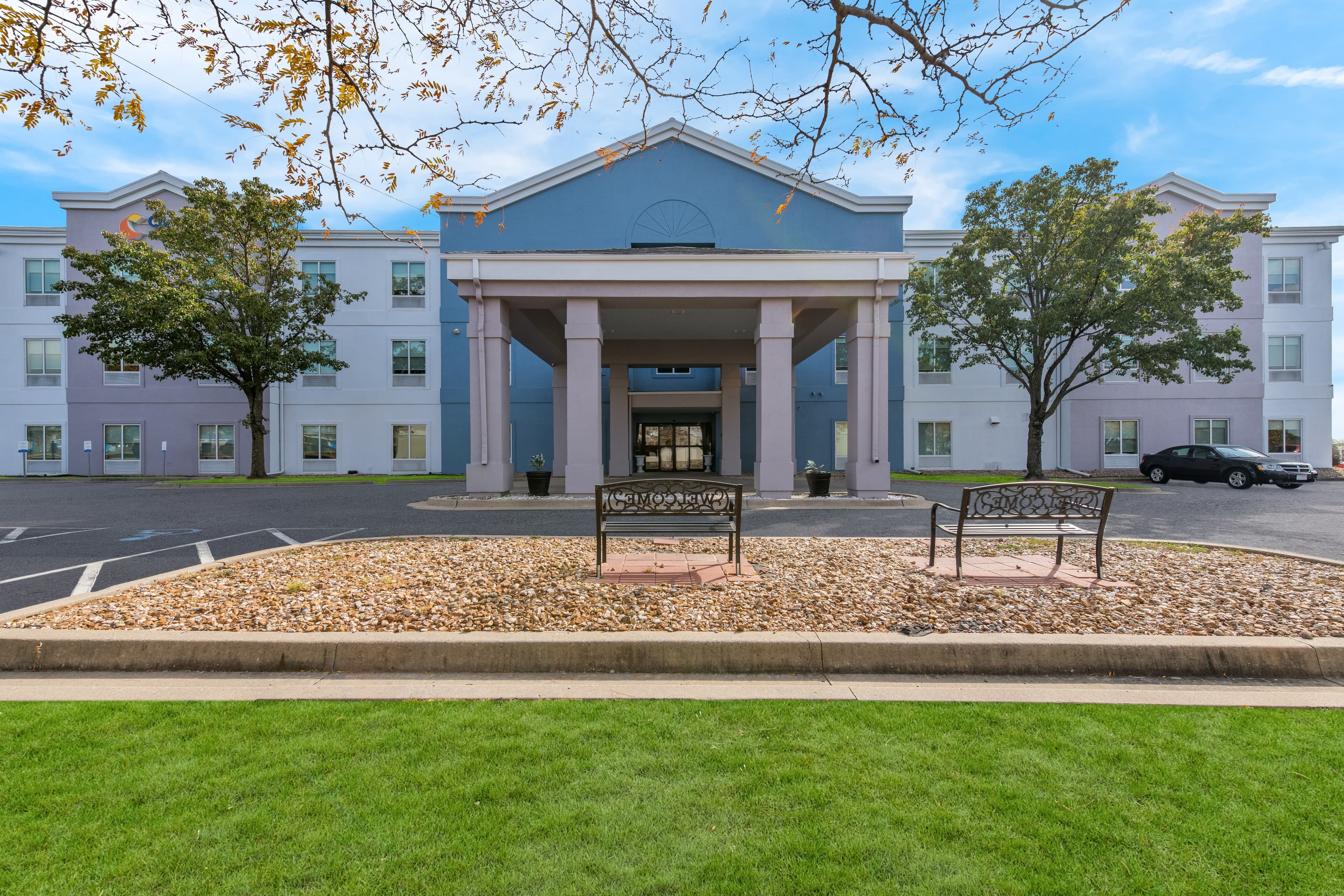 Comfort Suites Kansas City-Liberty - Image 1