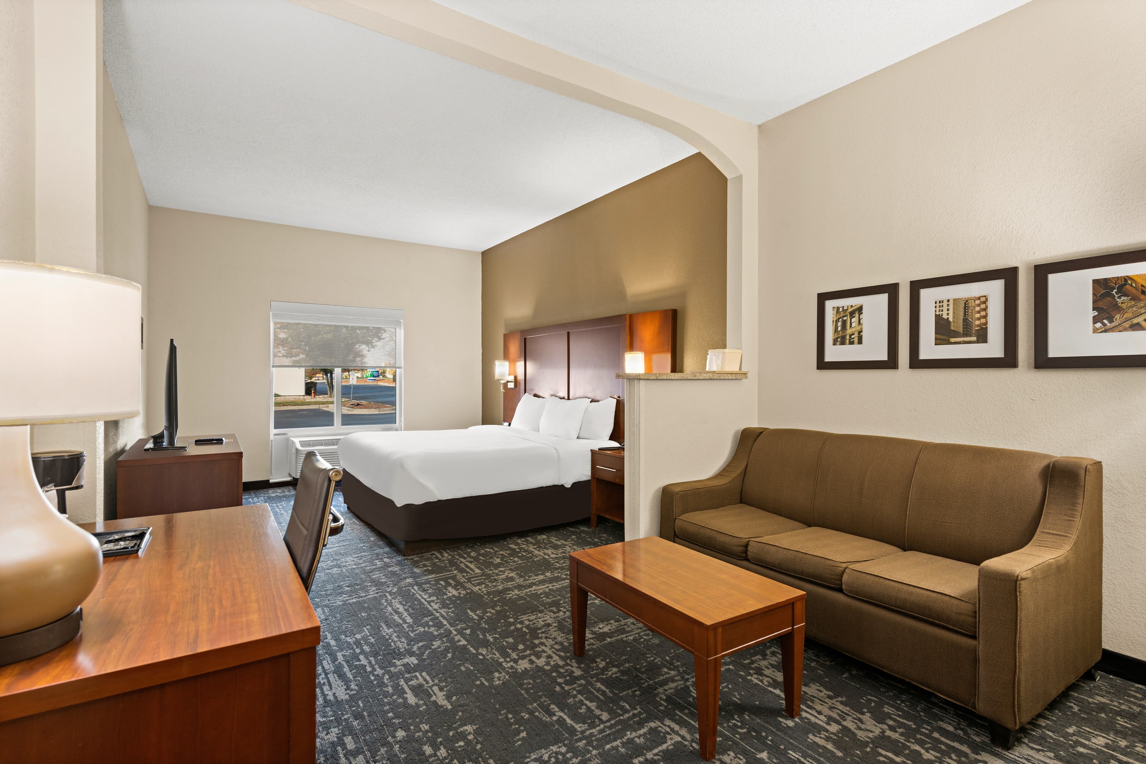 Comfort Suites Kansas City-Liberty - Image 4