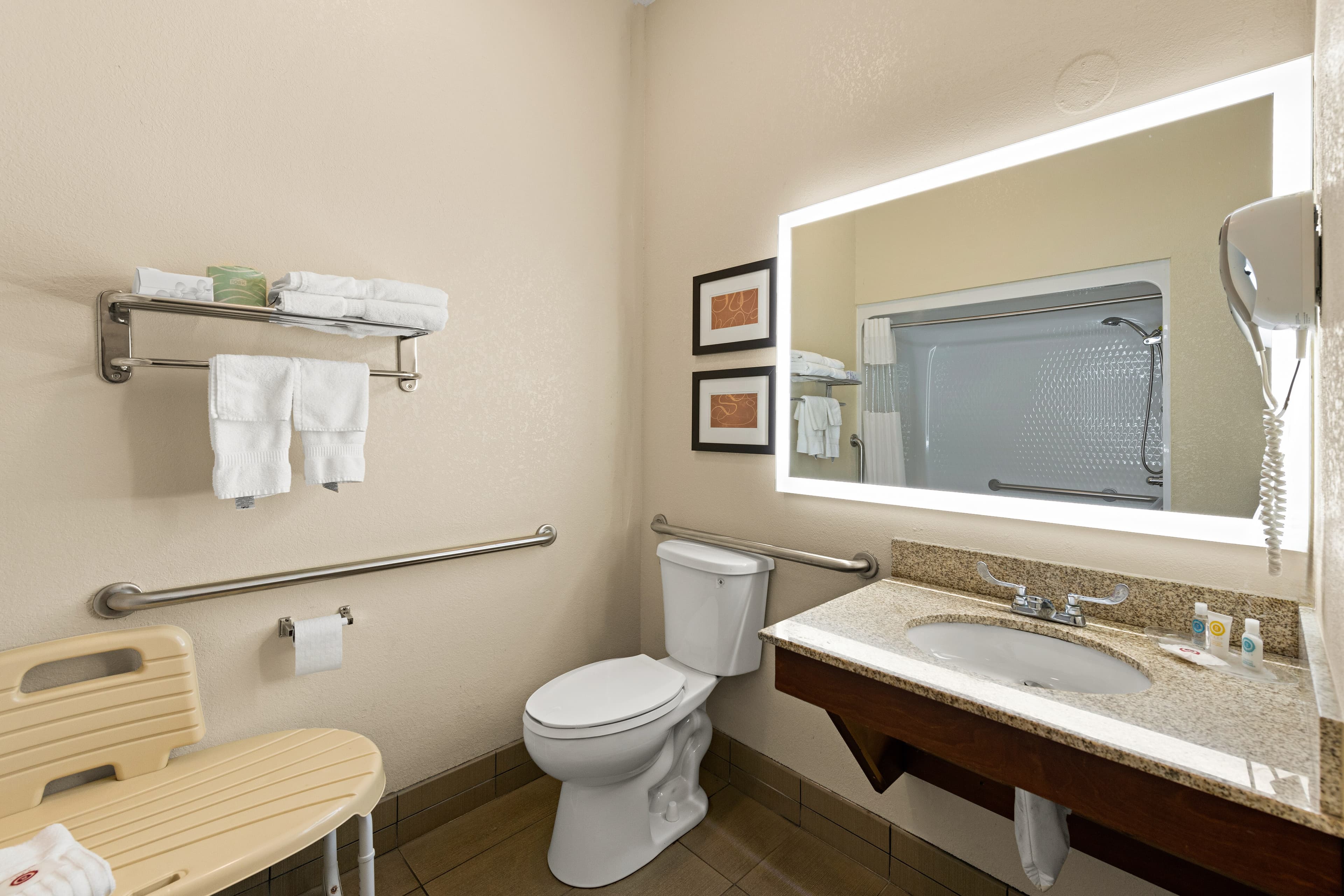 Comfort Suites Kansas City-Liberty - Image 3