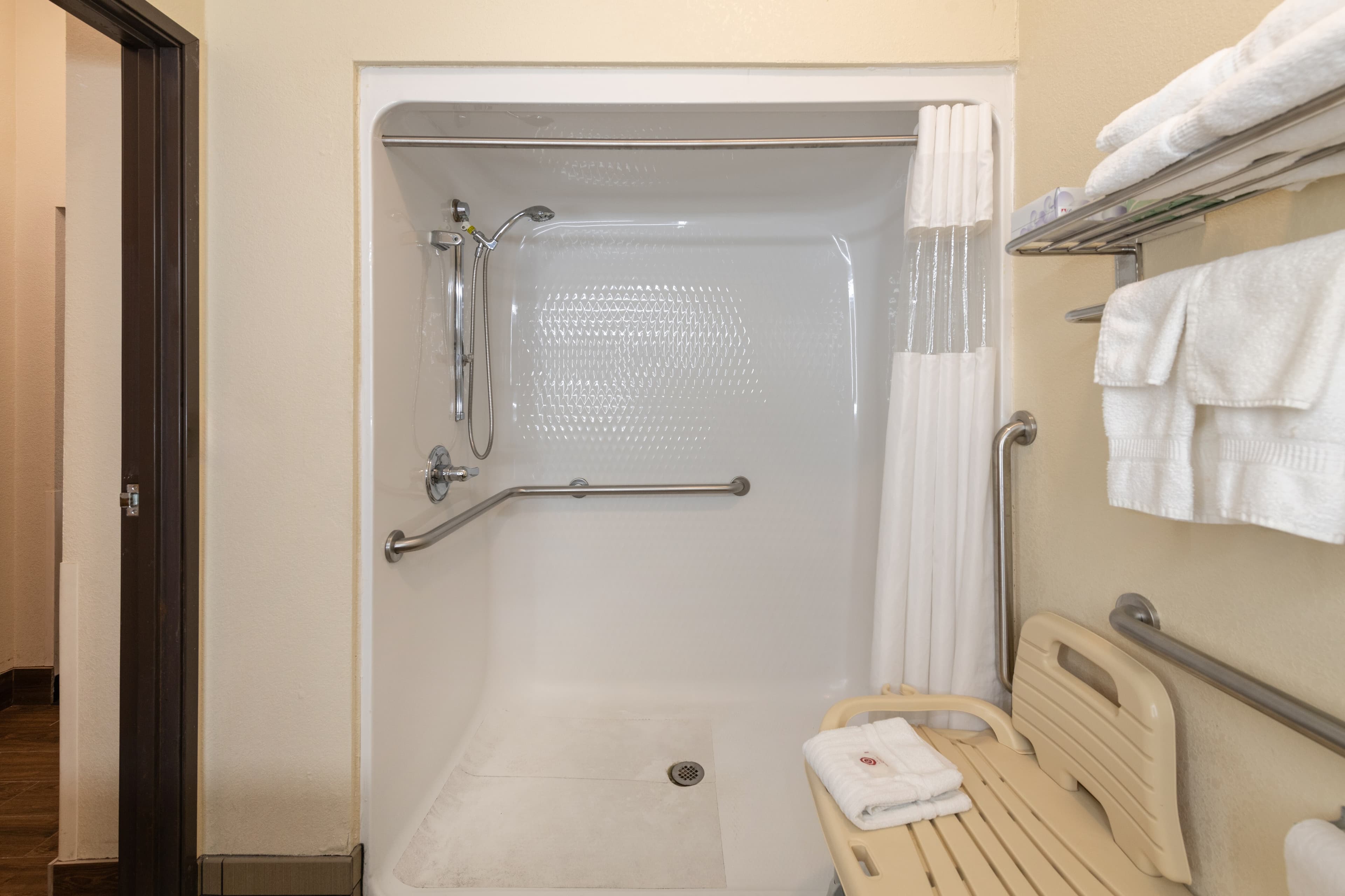 Comfort Suites Kansas City-Liberty — 6