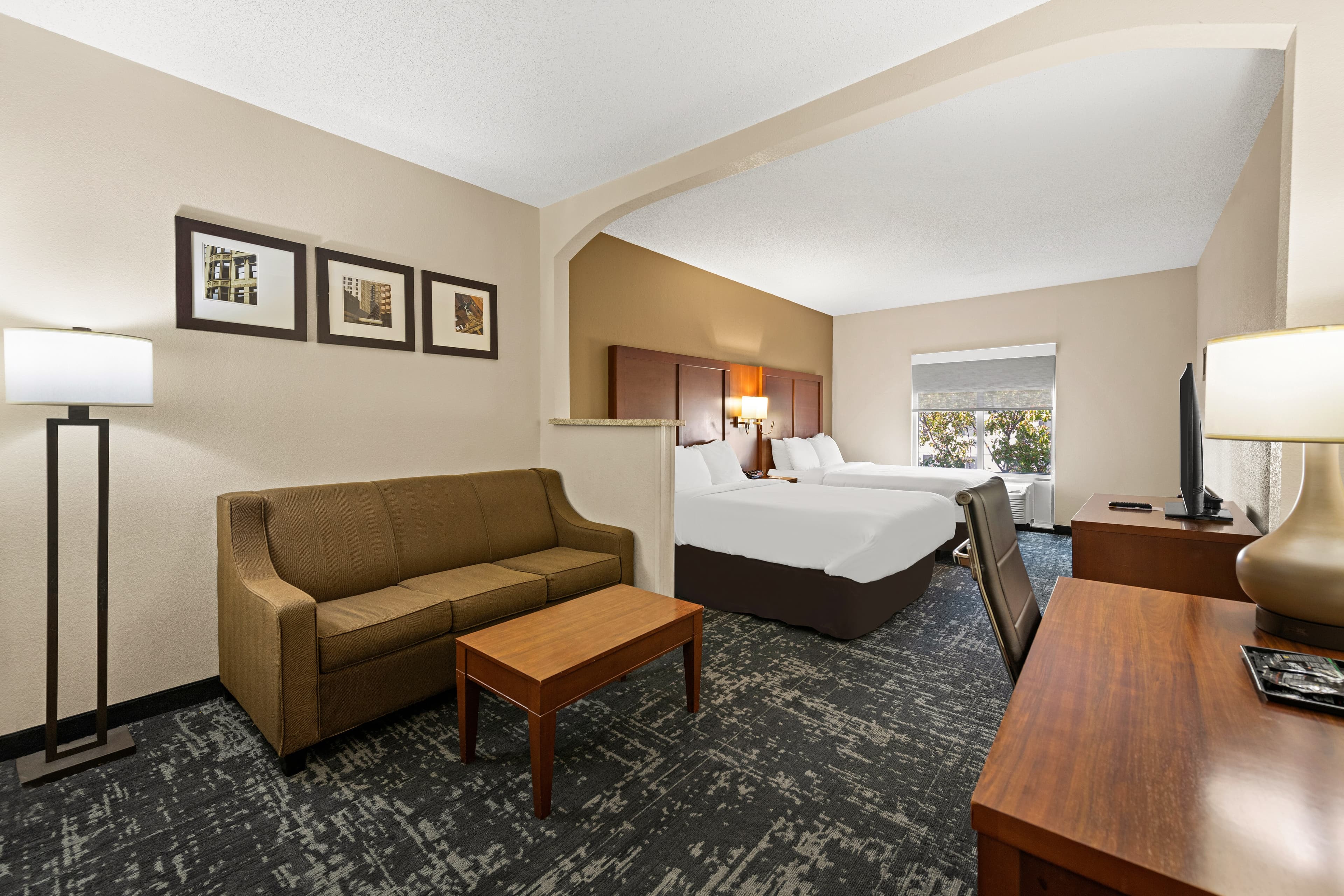 Comfort Suites Kansas City-Liberty — 10