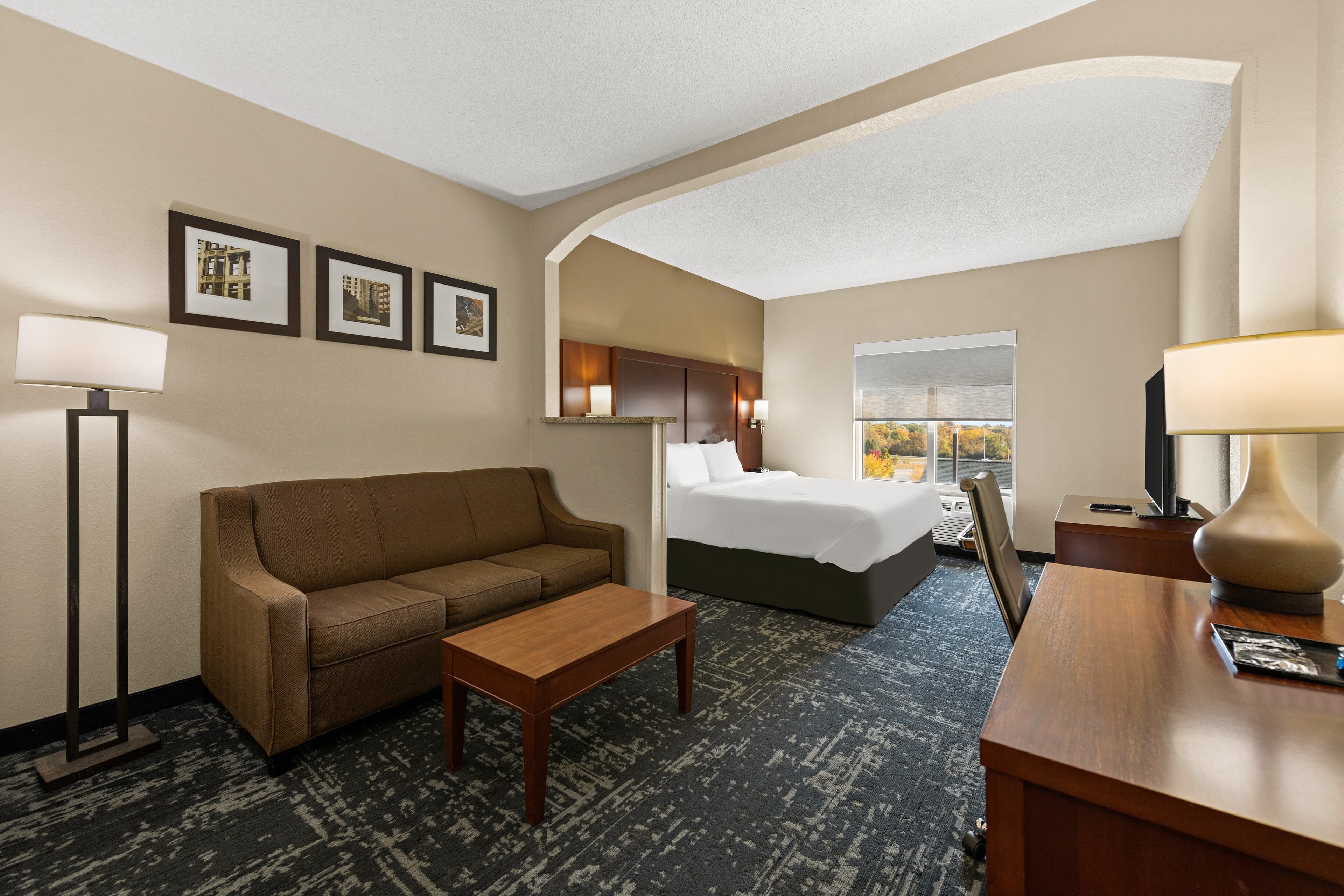 Comfort Suites Kansas City-Liberty — 7