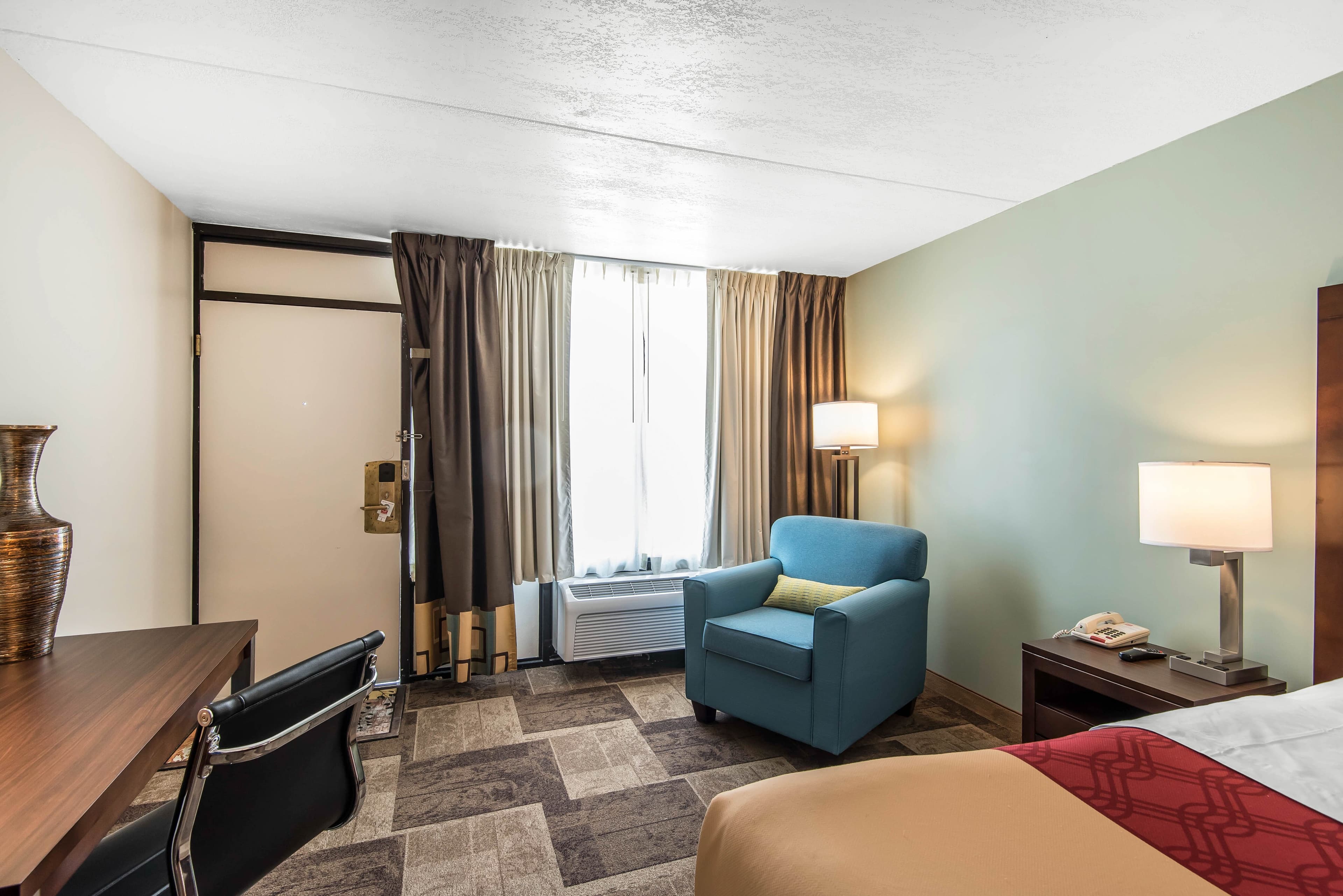 Econo Lodge Oak Grove-Blue Springs - Image 4
